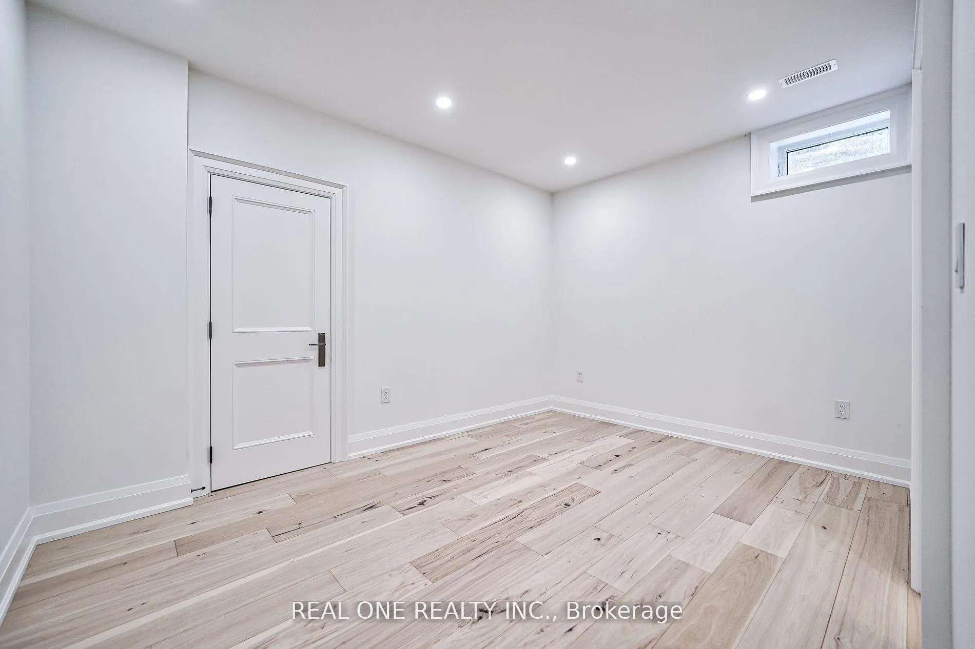 Photo 32 of 54 Davina Circle, Aurora, Aurora Estates — HOMEH
