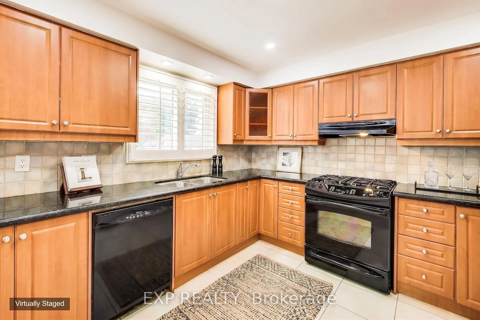 Photo 11 of 4 Leatherhead Court, Brampton, Westgate — HOMEH