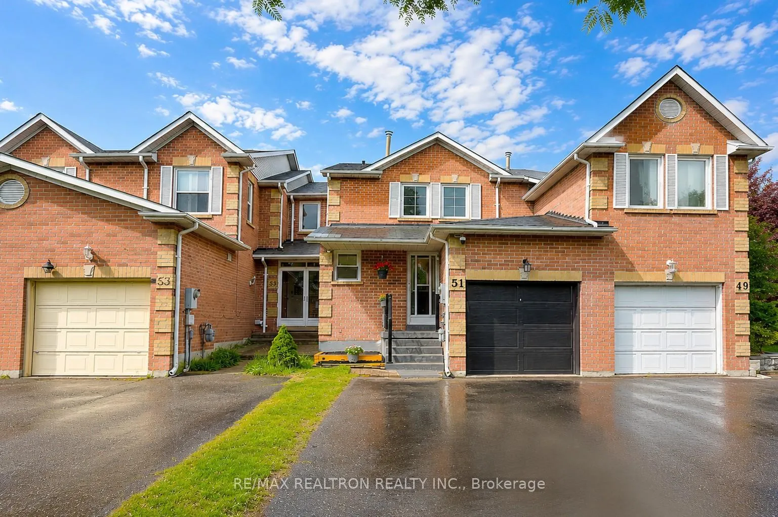 Front of 51 Steepleview Crescent