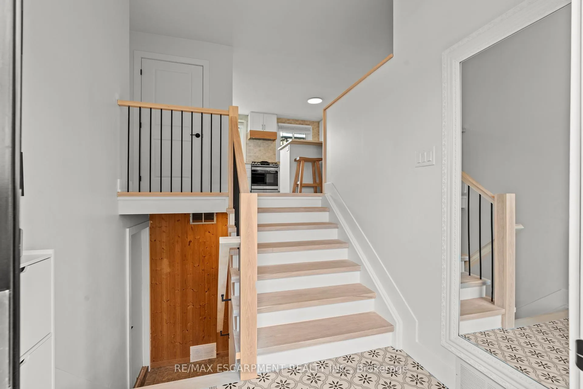 Photo 7 of 5090 Blackheath Road, Hamilton, Rural Glanbrook — HOMEH