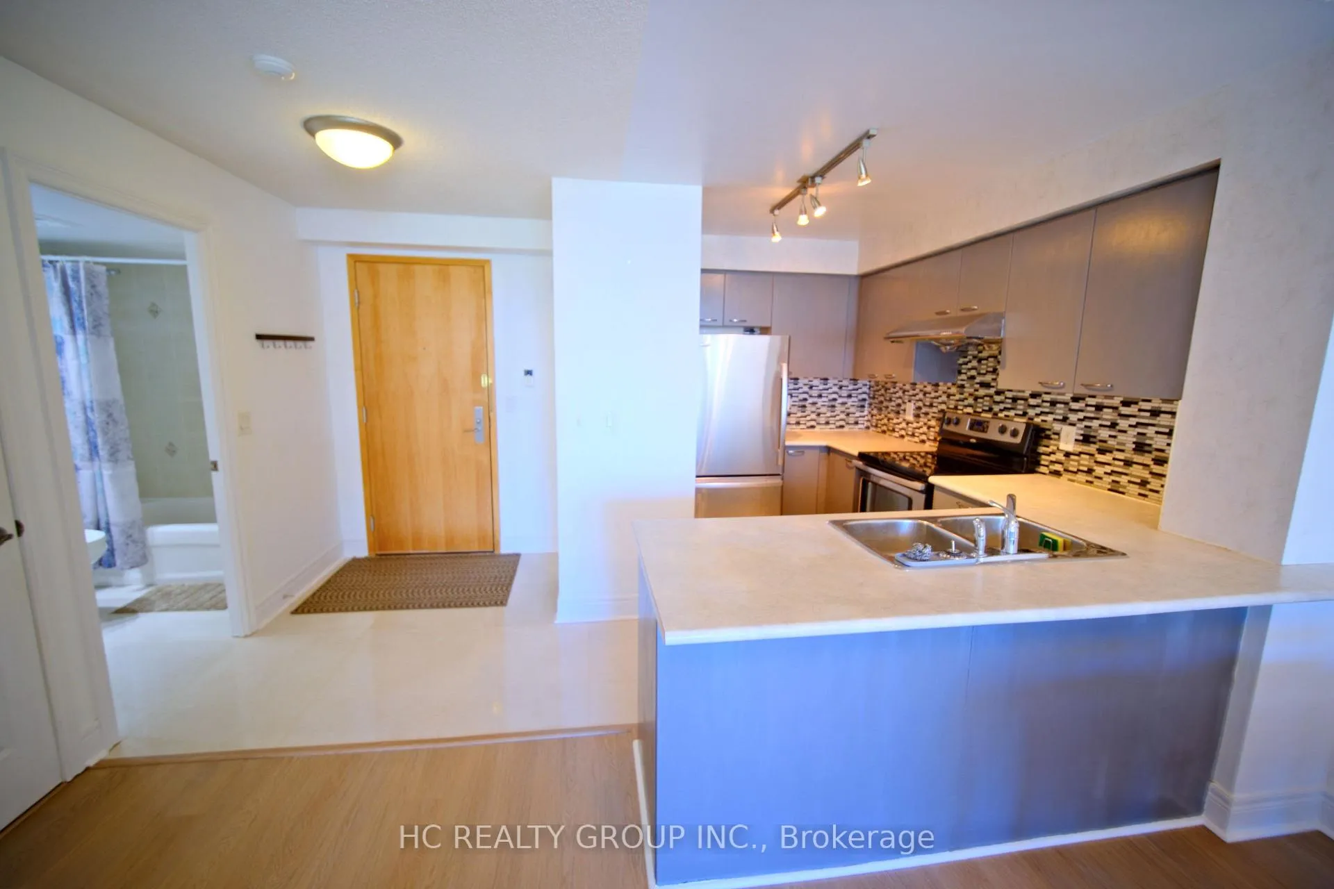 Photo 4 of Unit 722, 62 Suncrest Boulevard, Markham, Commerce Valley — HOMEH