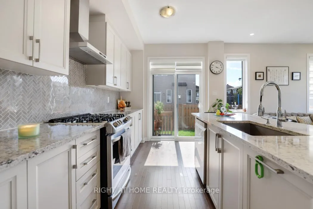 Photo 14 of 900 Serrano Street, Ottawa, Avalon East — HOMEH