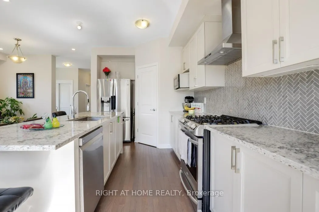 Photo 17 of 900 Serrano Street, Ottawa, Avalon East — HOMEH