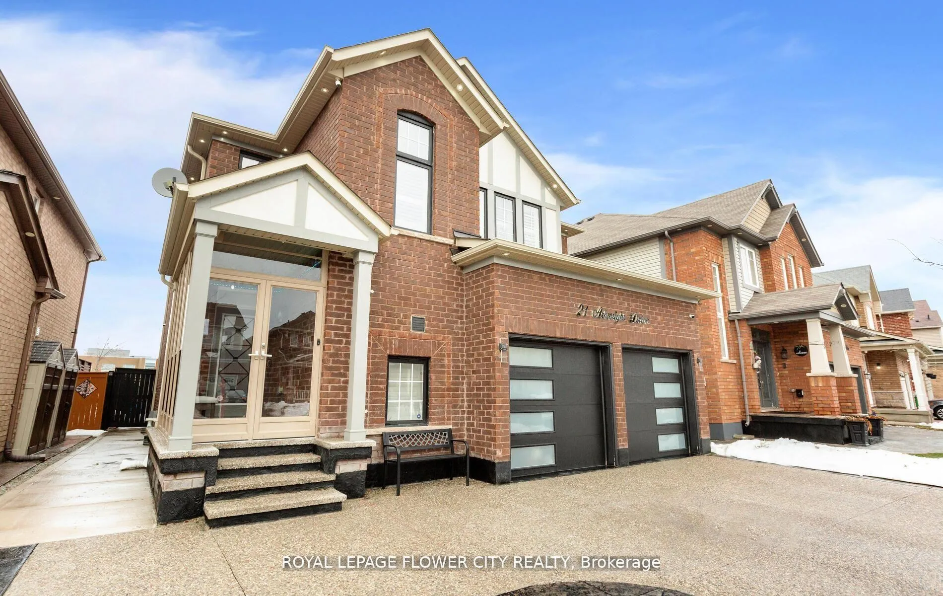 Photo 3 of 21 Arkwright Drive, Brampton, Northwest Brampton — HOMEH