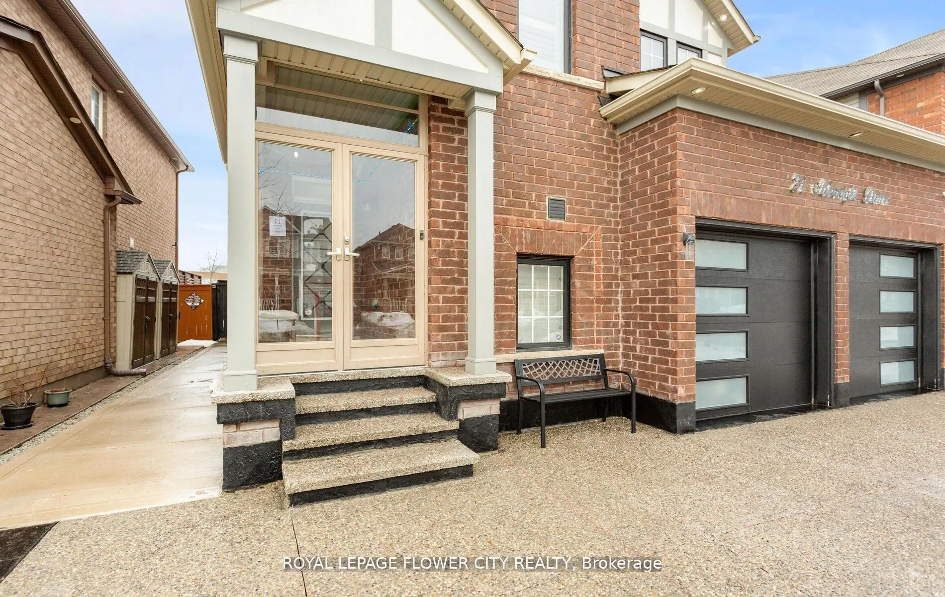 Photo 4 of 21 Arkwright Drive, Brampton, Northwest Brampton — HOMEH