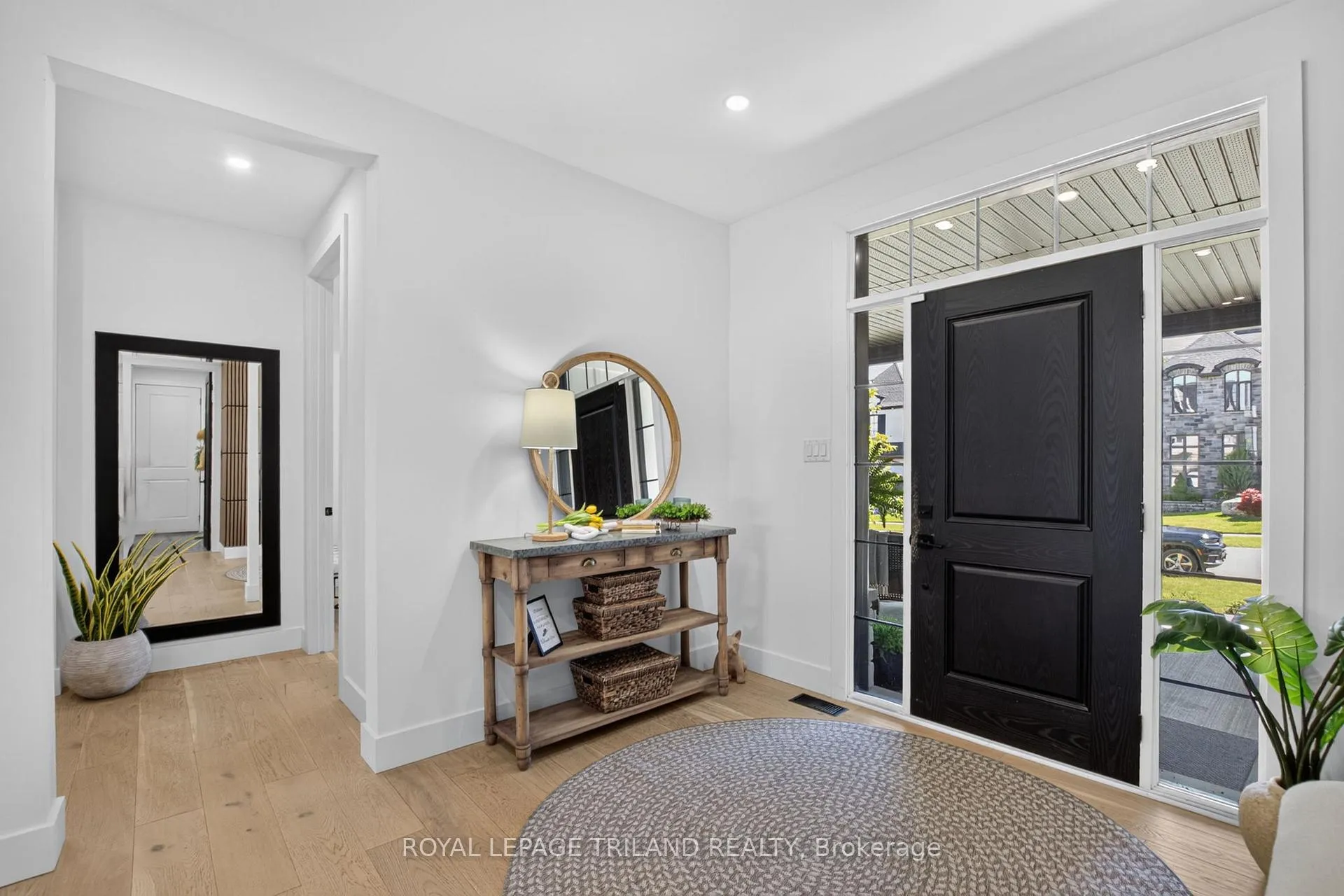 Photo 5 of 1757 Upper West Avenue, London, South B — HOMEH