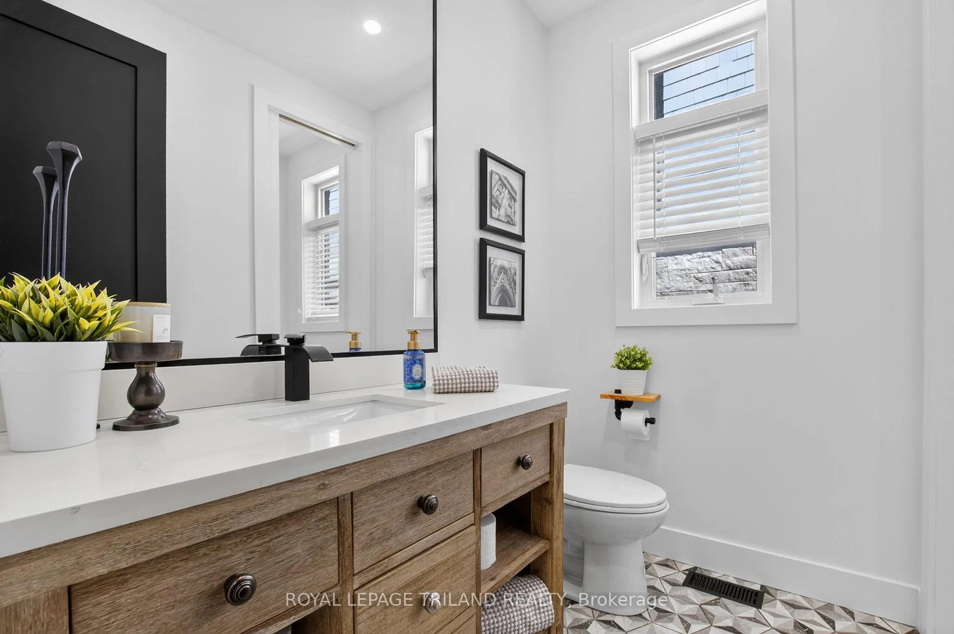 Photo 9 of 1757 Upper West Avenue, London, South B — HOMEH