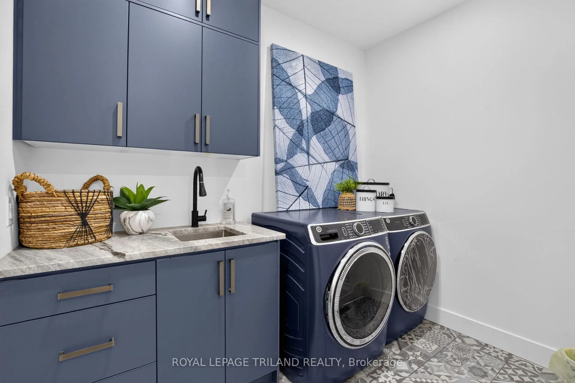 Photo 12 of 1757 Upper West Avenue, London, South B — HOMEH