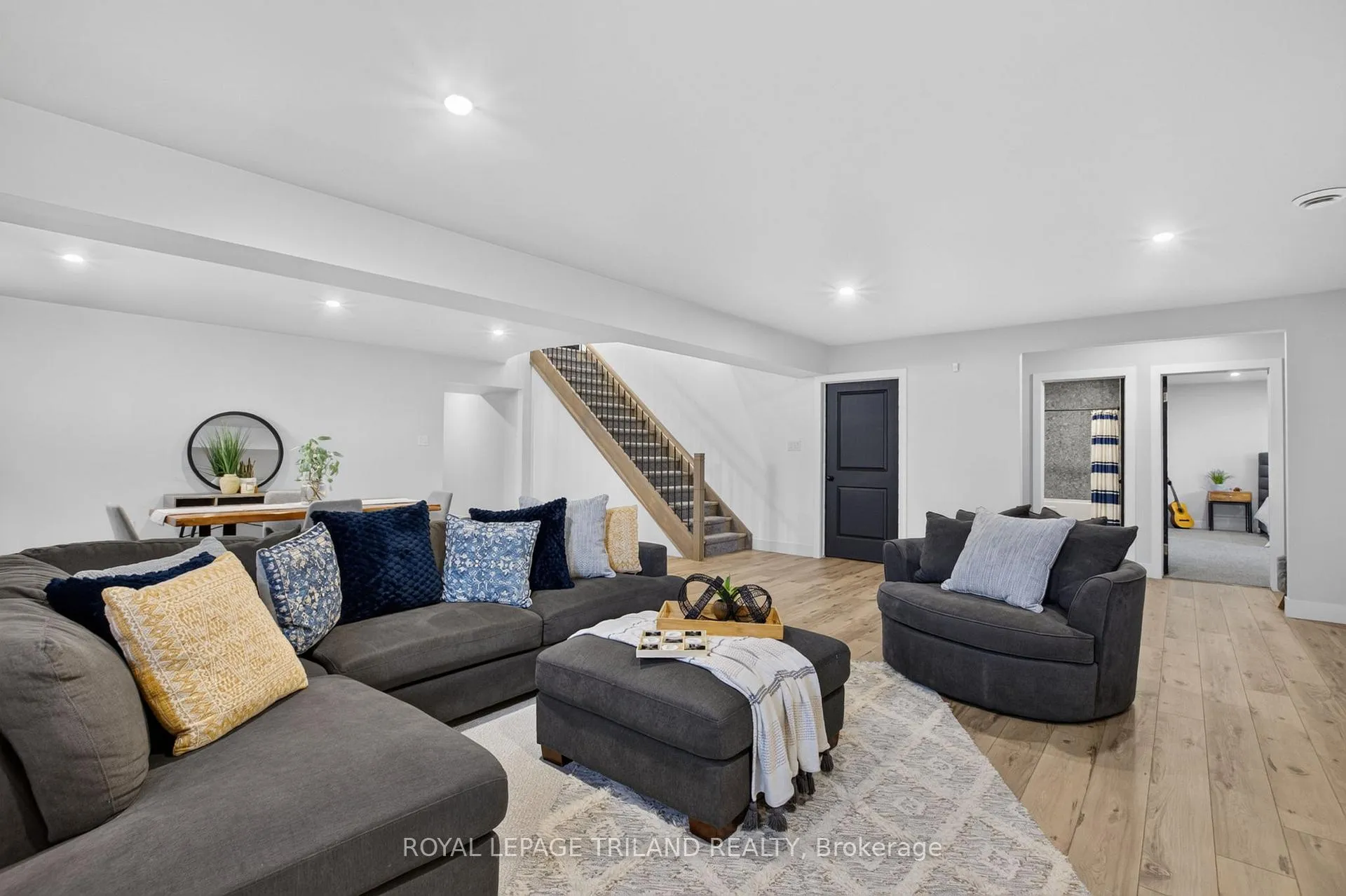 Photo 38 of 1757 Upper West Avenue, London, South B — HOMEH