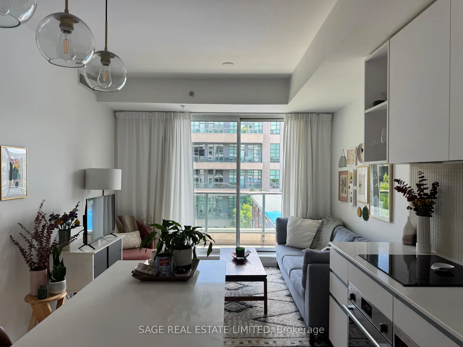 Photo 4 of Unit 405, 377 Madison Avenue, Toronto, Casa Loma — HOMEH