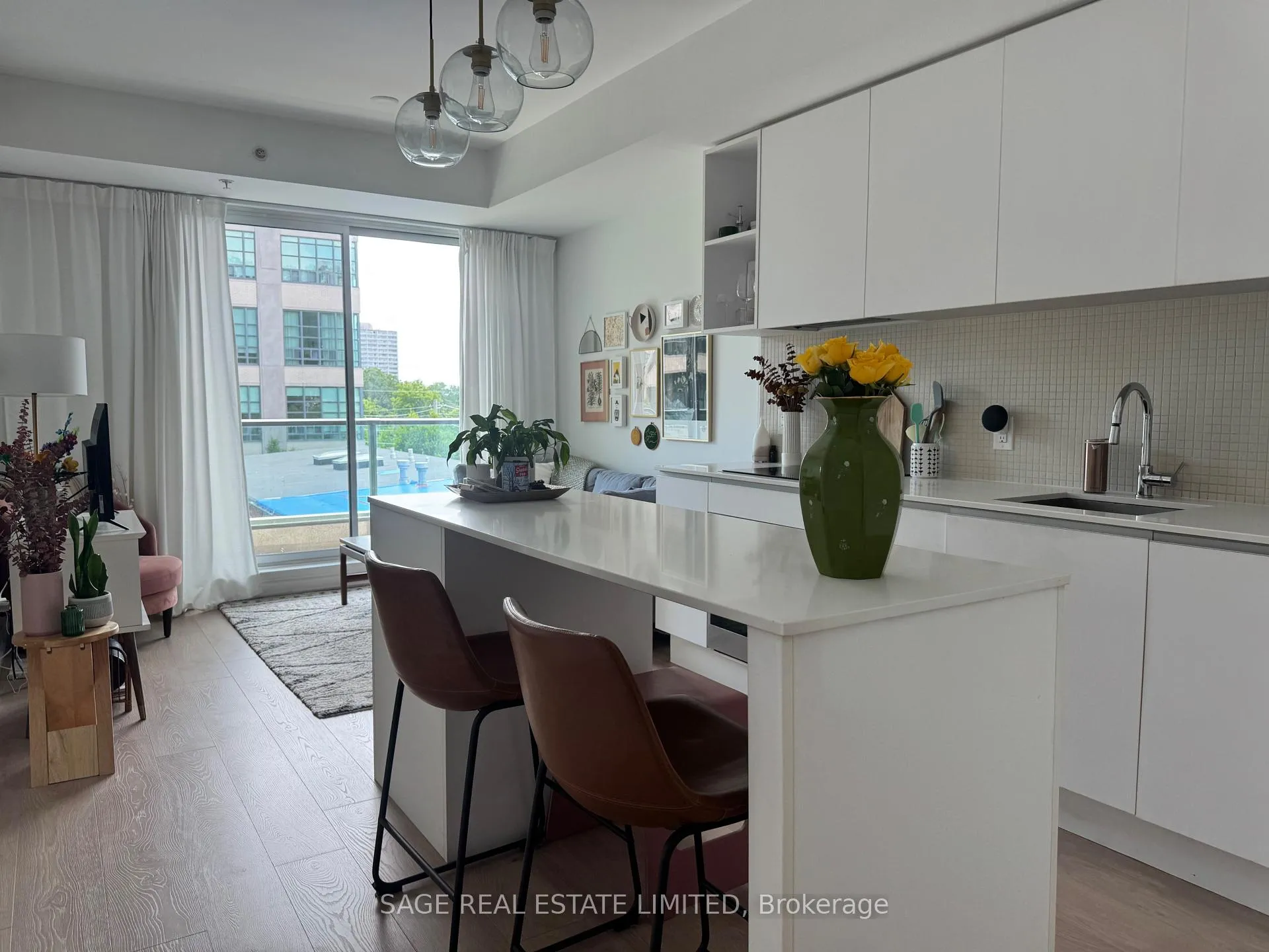 Photo 5 of Unit 405, 377 Madison Avenue, Toronto, Casa Loma — HOMEH