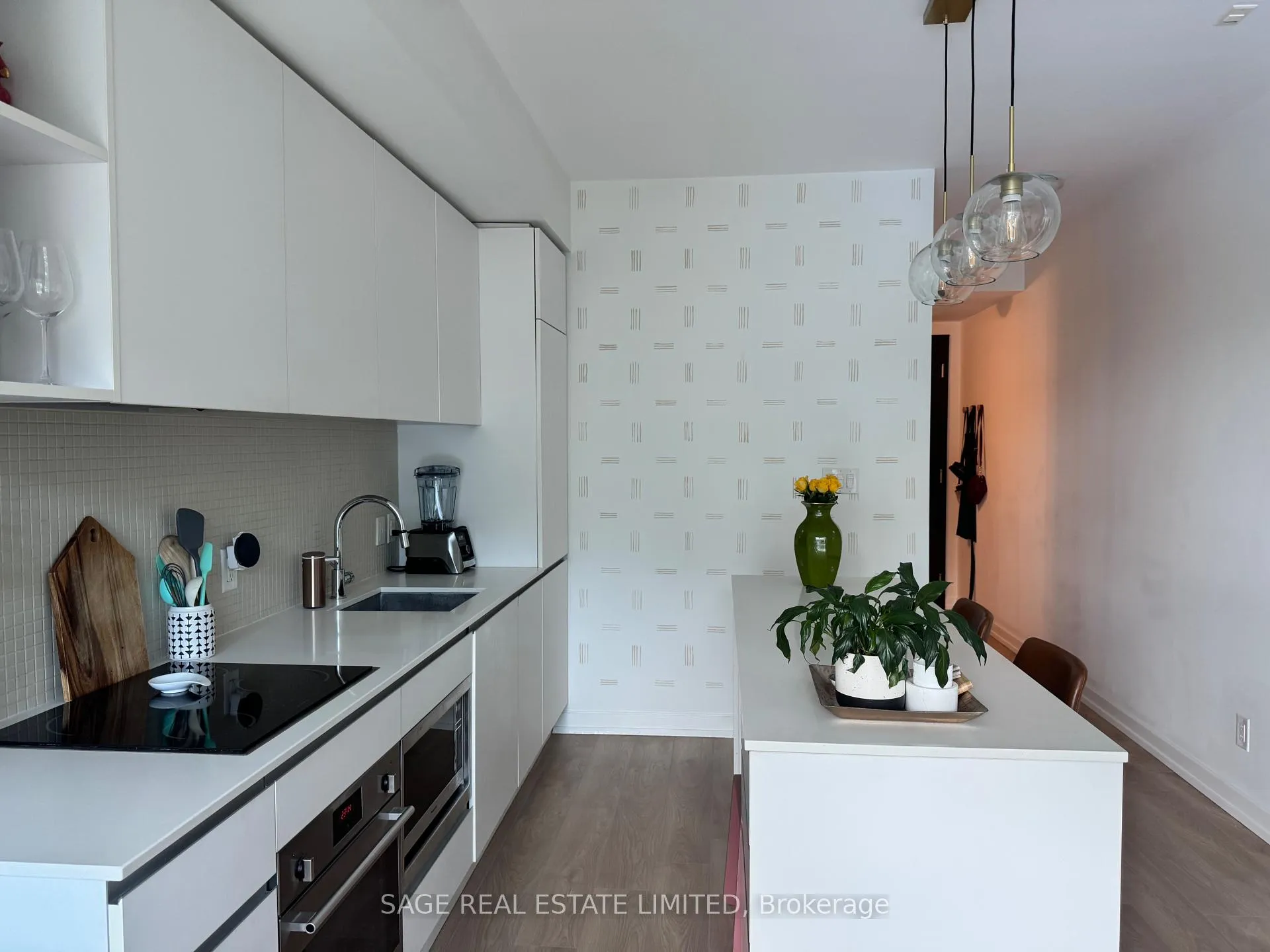 Photo 6 of Unit 405, 377 Madison Avenue, Toronto, Casa Loma — HOMEH