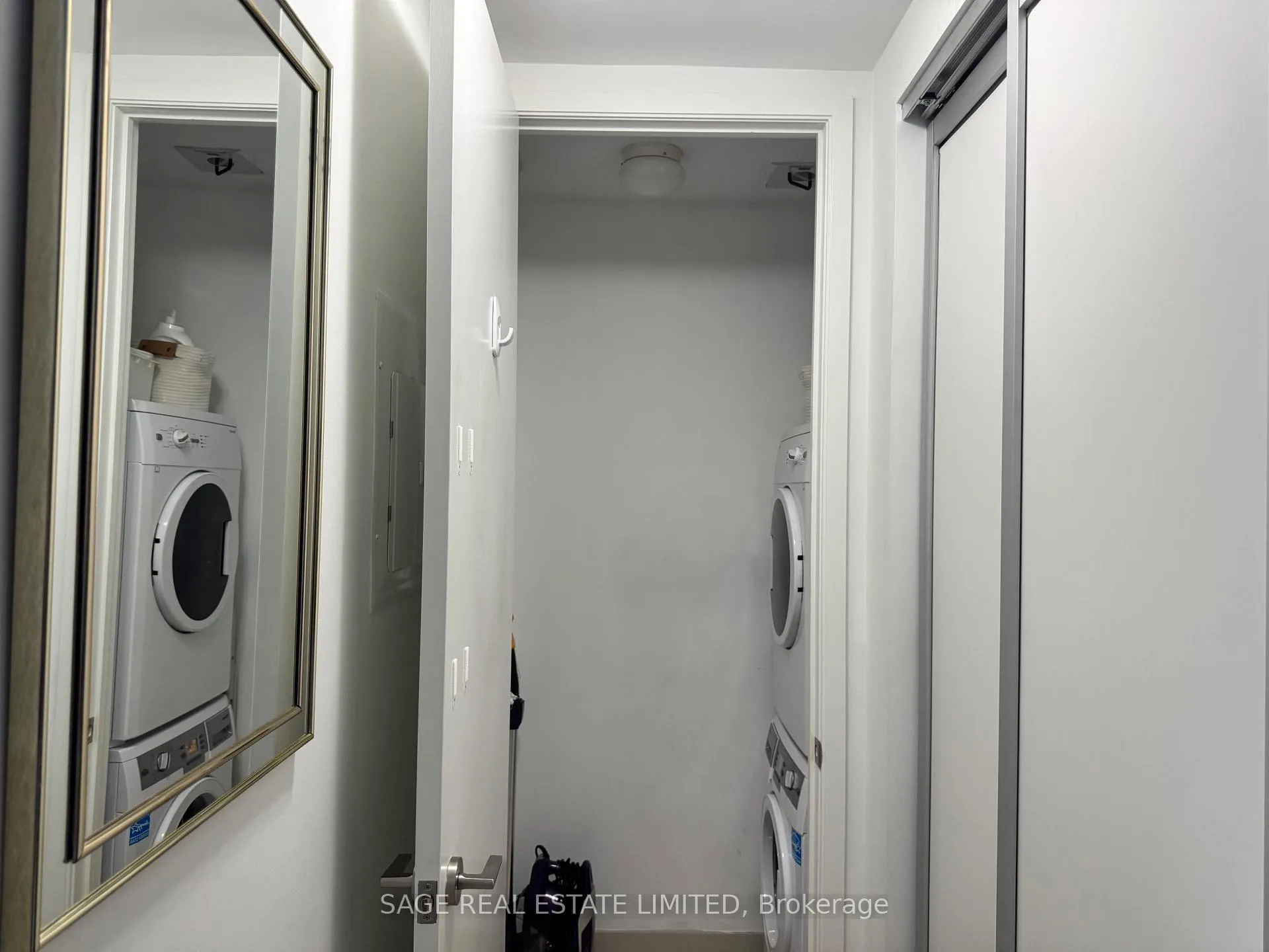 Photo 8 of Unit 405, 377 Madison Avenue, Toronto, Casa Loma — HOMEH