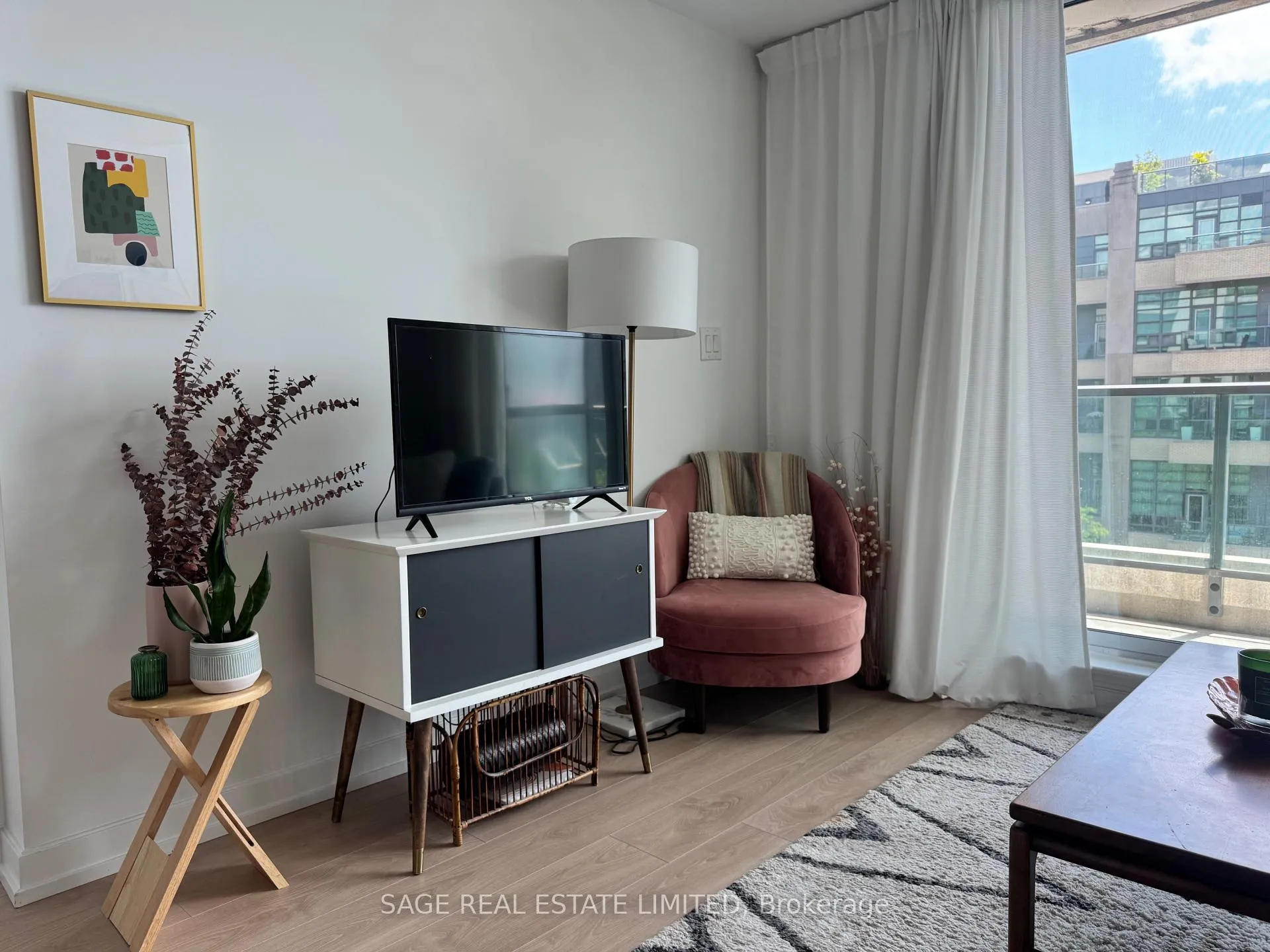 Photo 9 of Unit 405, 377 Madison Avenue, Toronto, Casa Loma — HOMEH