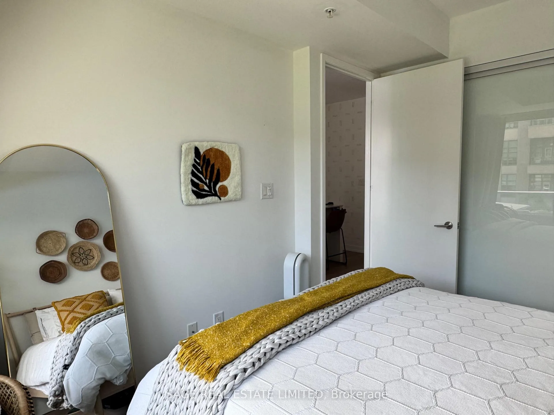 Photo 11 of Unit 405, 377 Madison Avenue, Toronto, Casa Loma — HOMEH