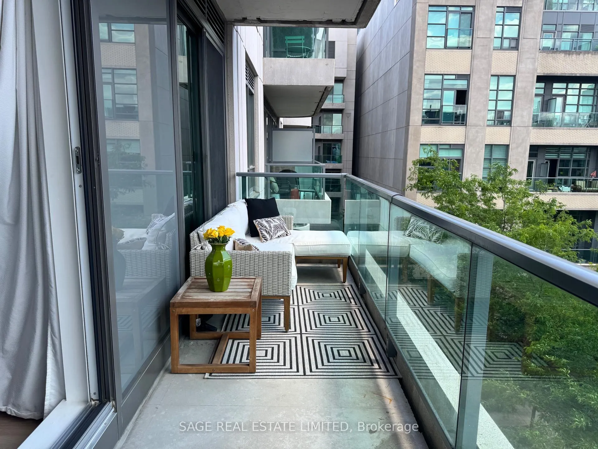 Photo 12 of Unit 405, 377 Madison Avenue, Toronto, Casa Loma — HOMEH