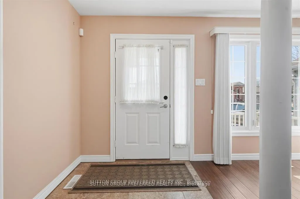 Photo 5 of 64 Willow Crescent, Strathroy-Caradoc, SE — HOMEH