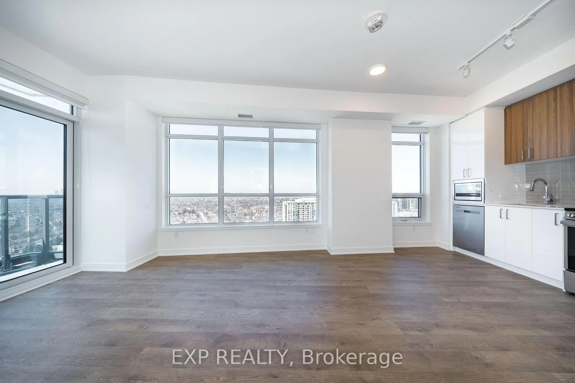 Photo 23 of Unit A2205, 30 Upper Mall Way, Vaughan, Brownridge — HOMEH