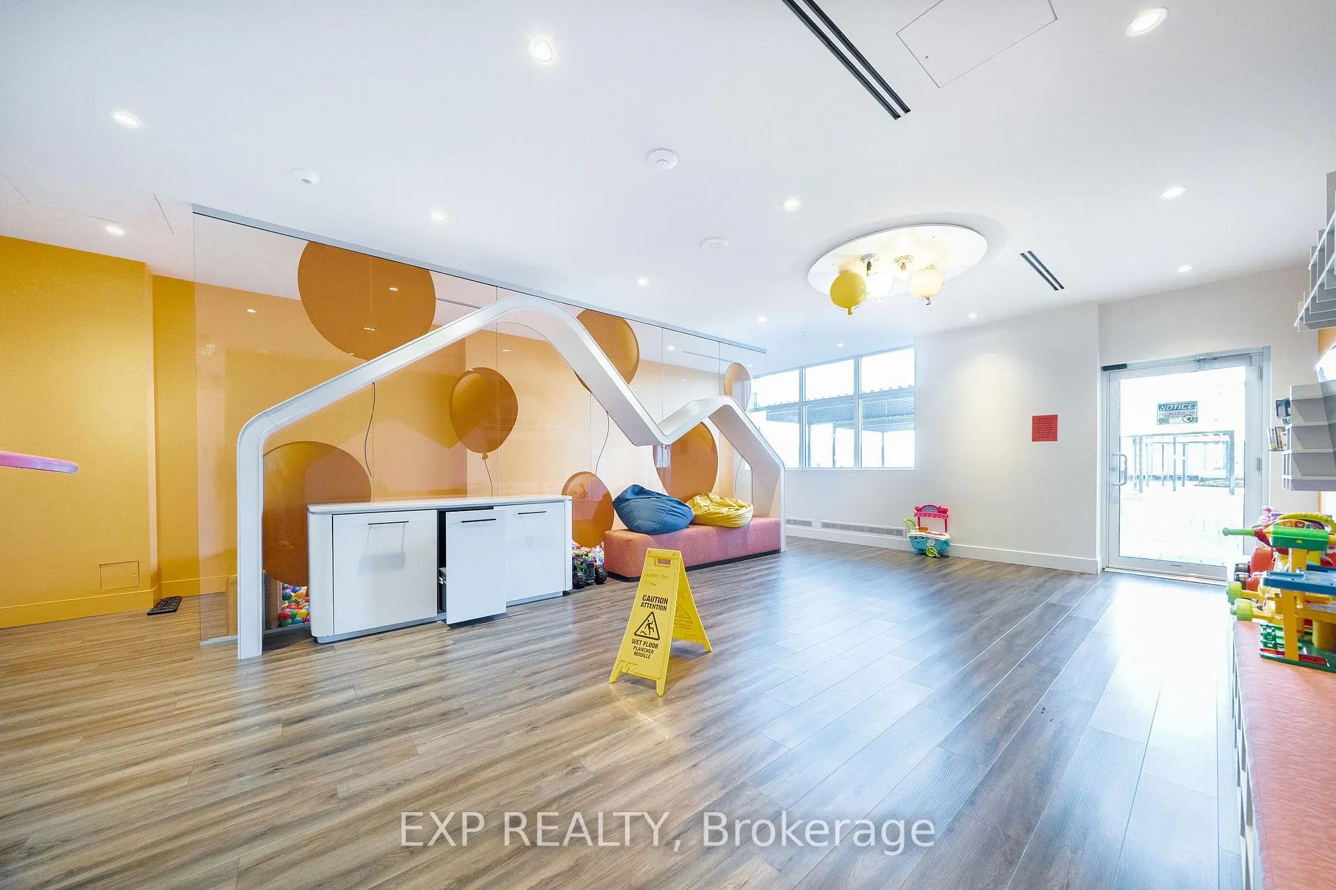 Photo 48 of Unit A2205, 30 Upper Mall Way, Vaughan, Brownridge — HOMEH