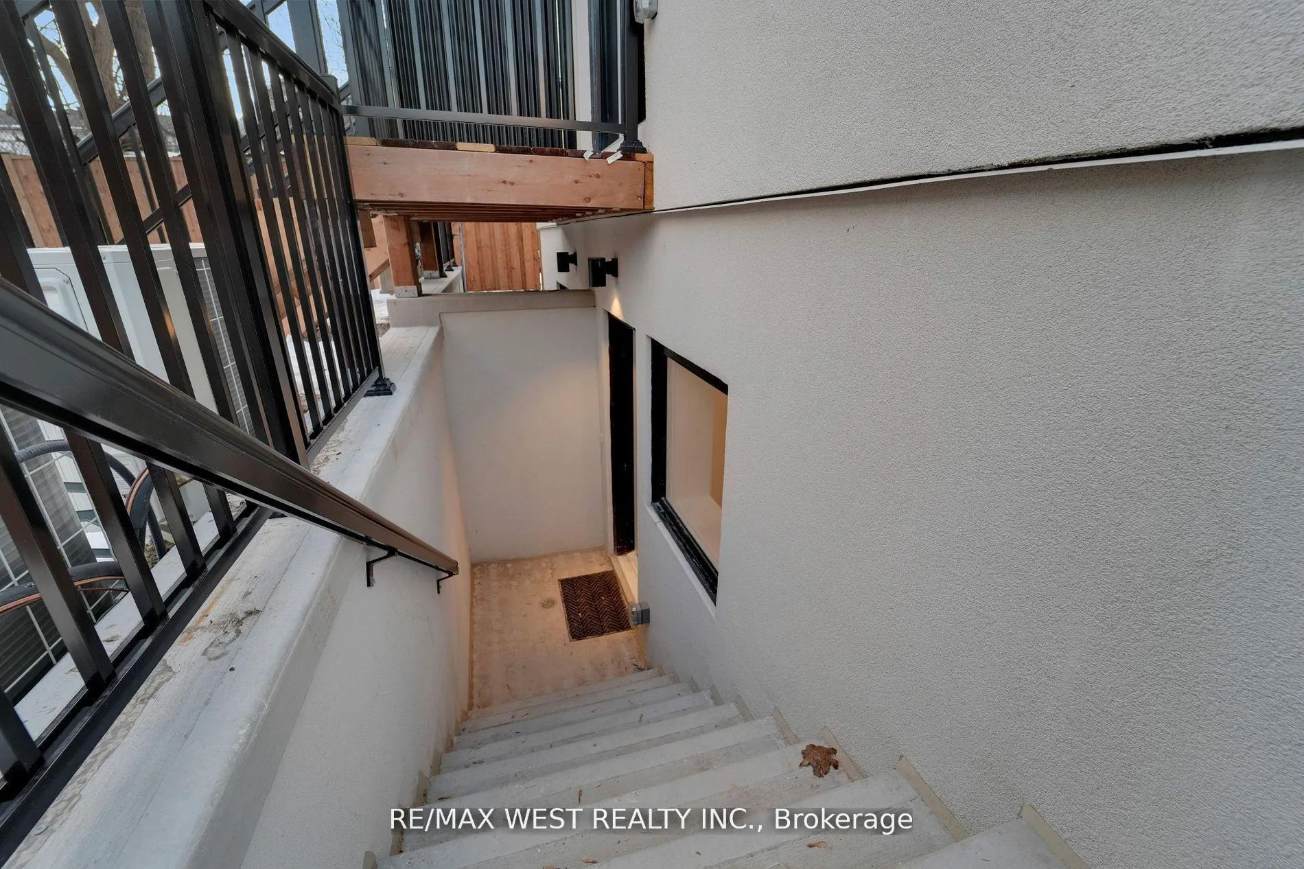Photo 2 of Unit LOWER, 521 St Johns Road, Toronto, Runnymede-Bloor West Village — HOMEH