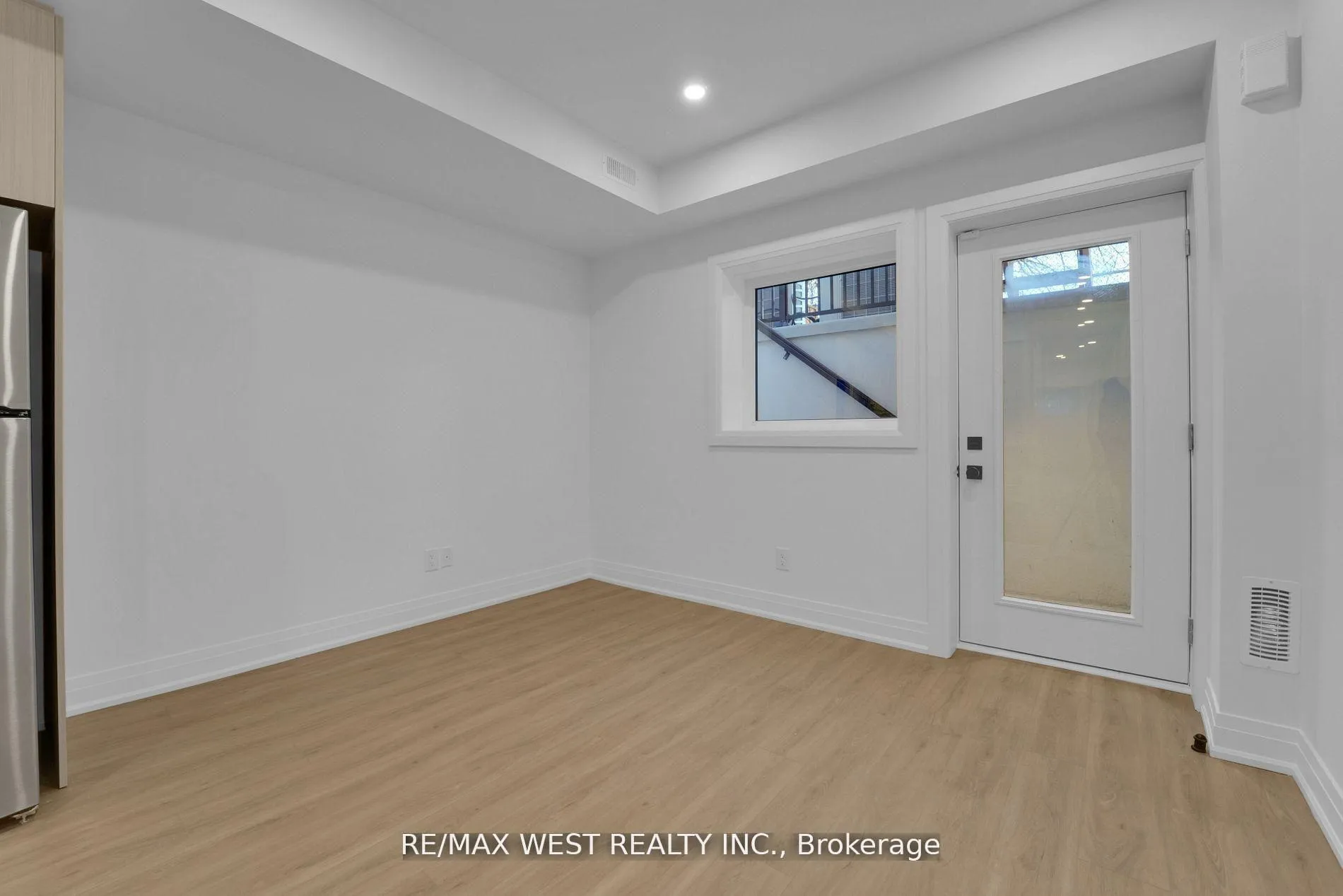 Photo 3 of Unit LOWER, 521 St Johns Road, Toronto, Runnymede-Bloor West Village — HOMEH