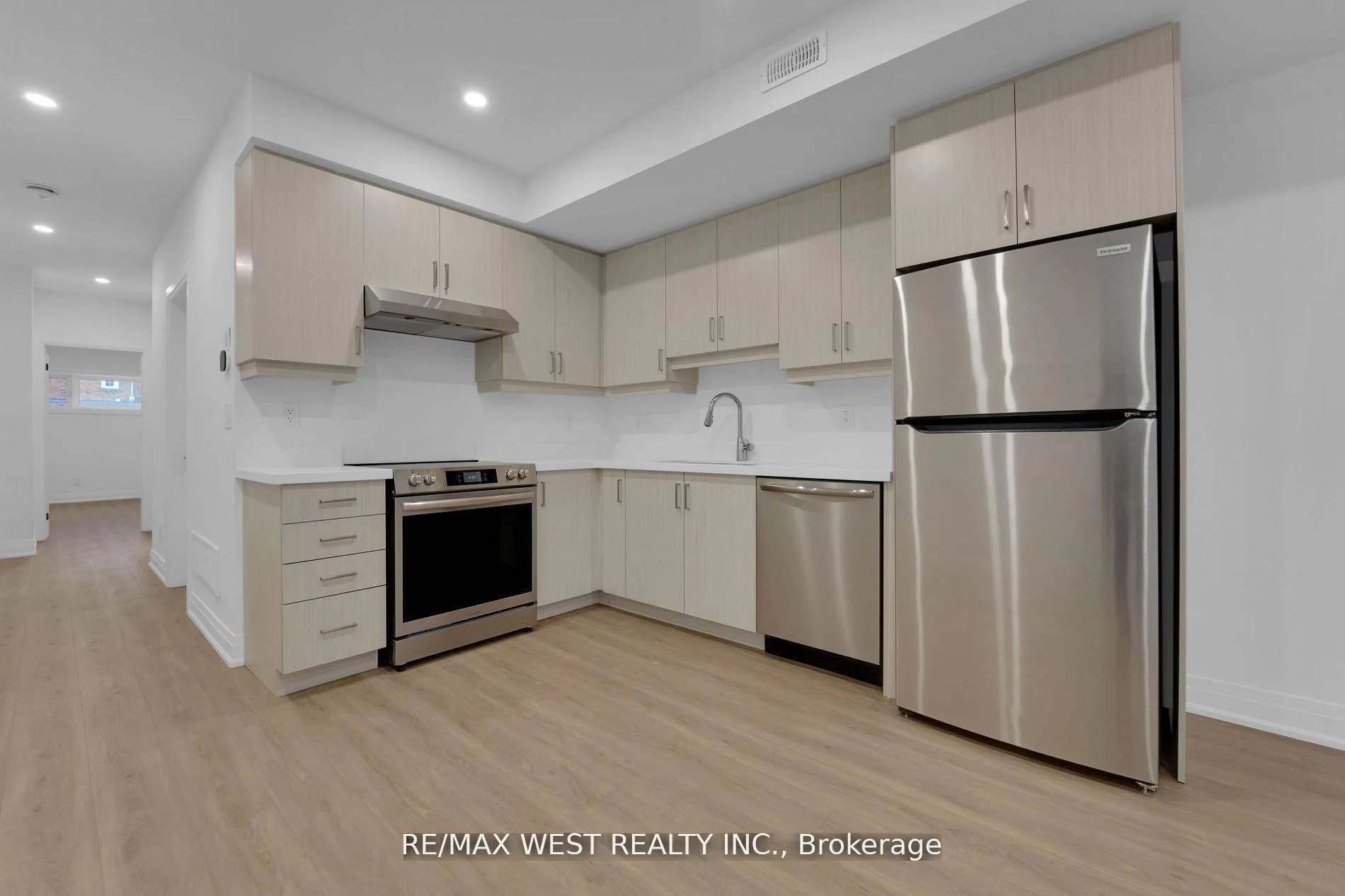 Photo 4 of Unit LOWER, 521 St Johns Road, Toronto, Runnymede-Bloor West Village — HOMEH