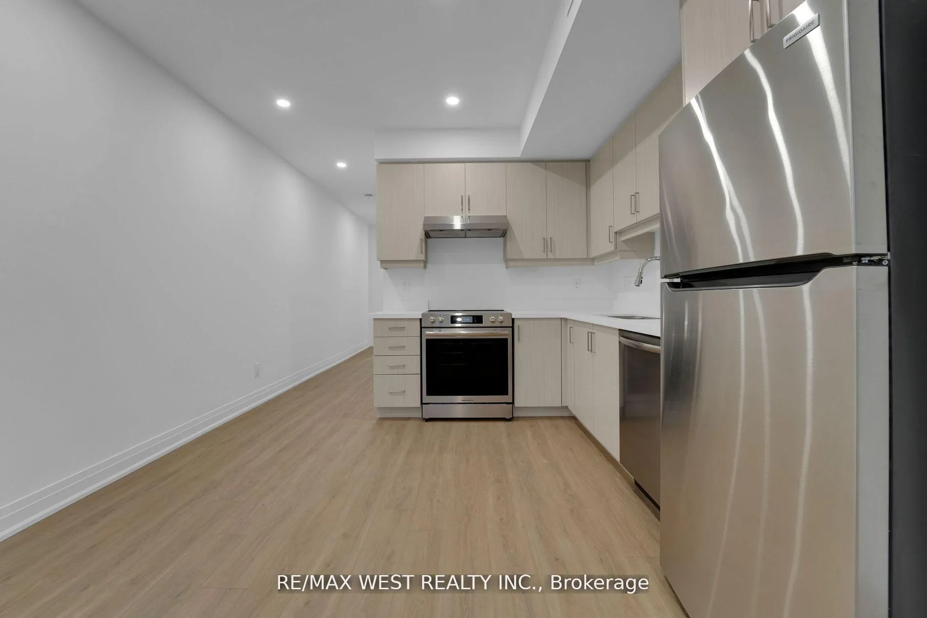 Photo 5 of Unit LOWER, 521 St Johns Road, Toronto, Runnymede-Bloor West Village — HOMEH