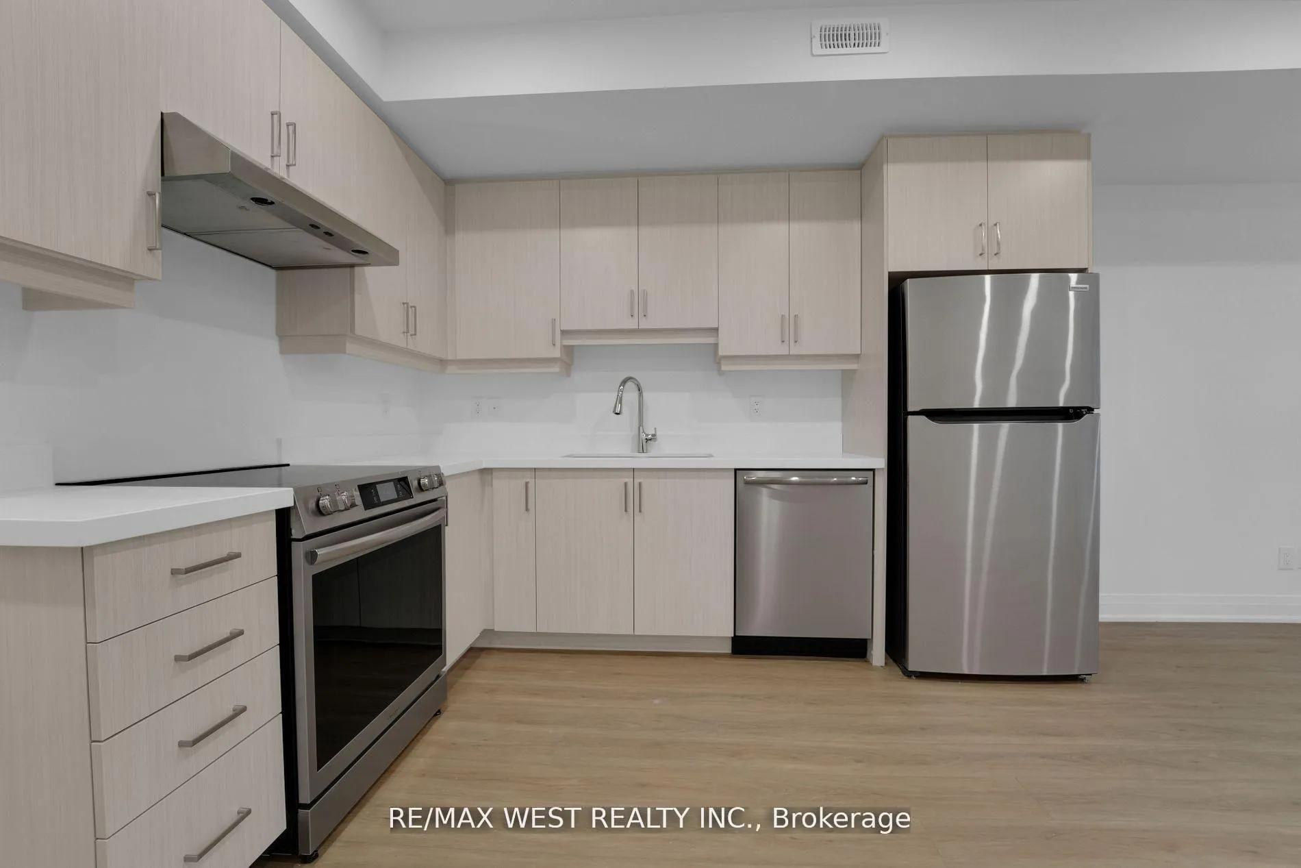 Photo 6 of Unit LOWER, 521 St Johns Road, Toronto, Runnymede-Bloor West Village — HOMEH