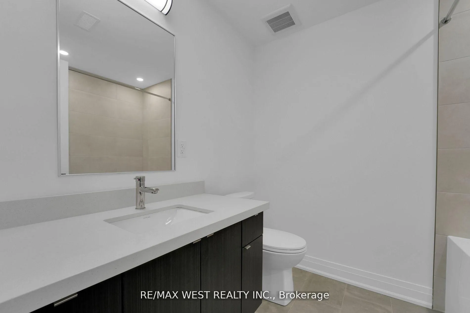 Photo 12 of Unit LOWER, 521 St Johns Road, Toronto, Runnymede-Bloor West Village — HOMEH