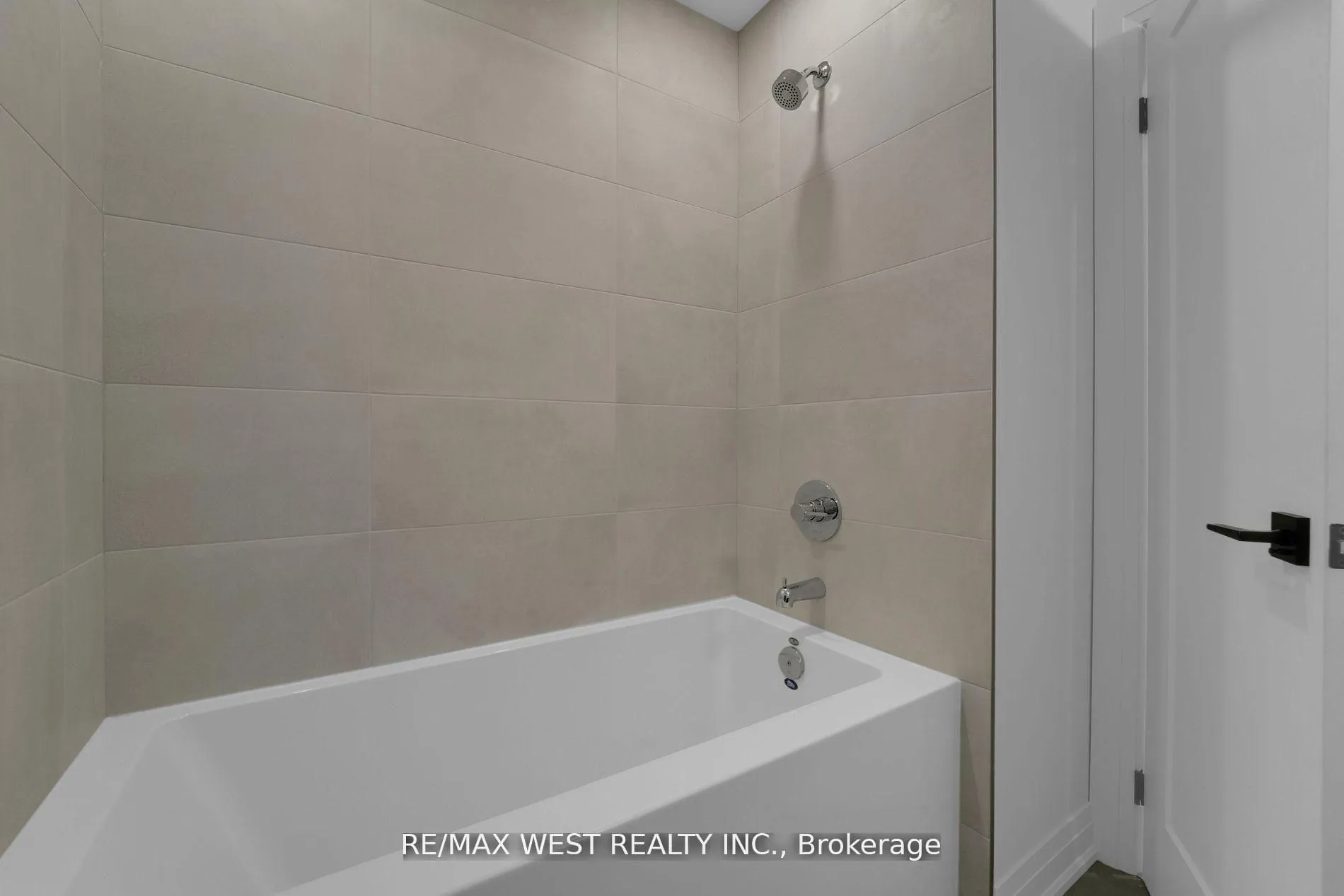 Photo 13 of Unit LOWER, 521 St Johns Road, Toronto, Runnymede-Bloor West Village — HOMEH