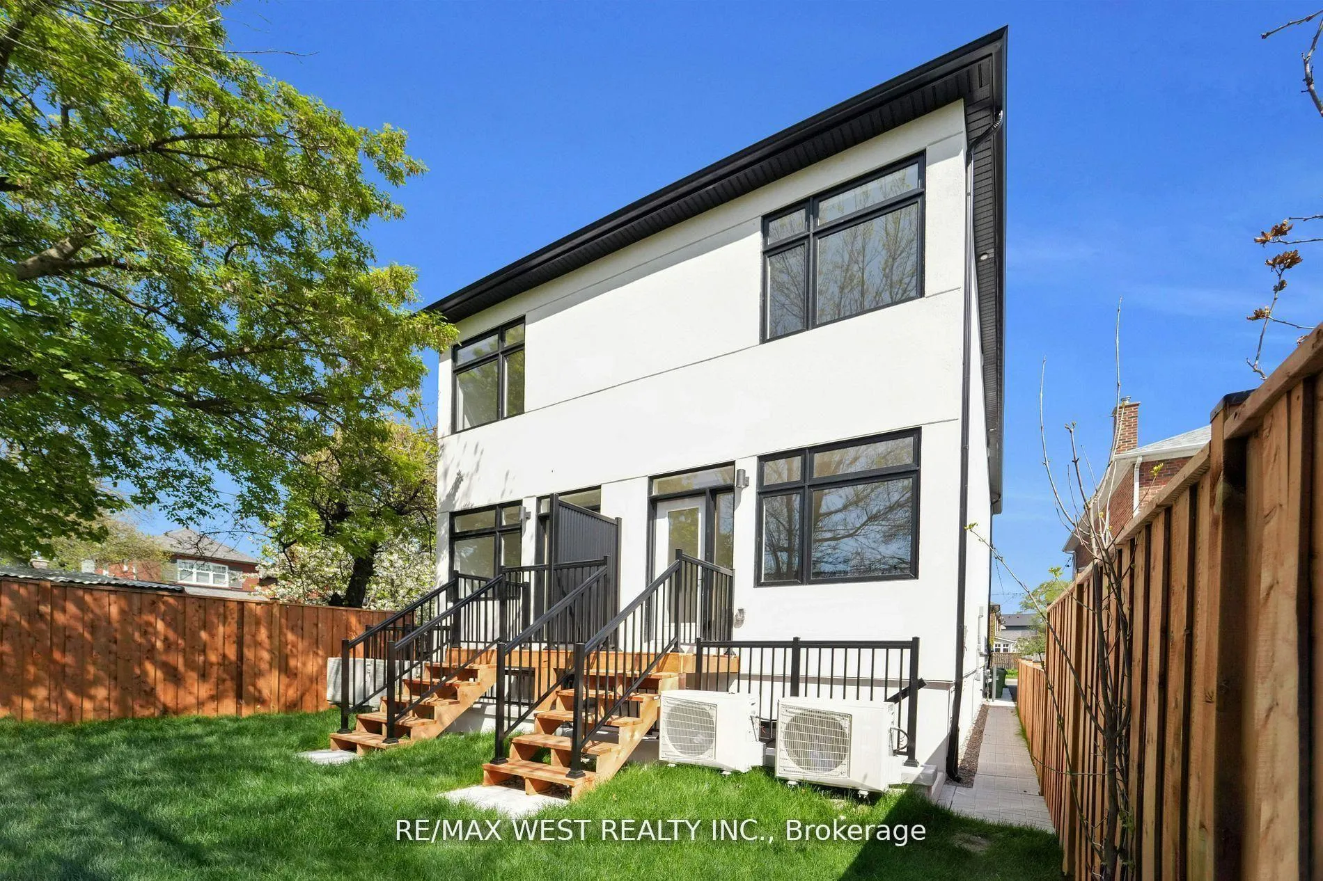 Photo 14 of Unit LOWER, 521 St Johns Road, Toronto, Runnymede-Bloor West Village — HOMEH