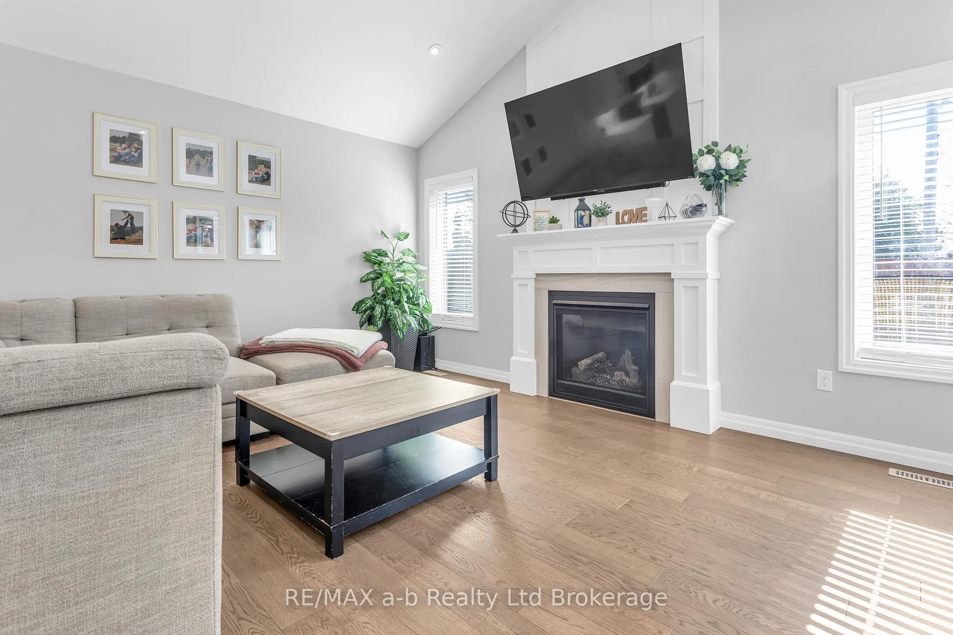 Photo 10 of 7 Arnold Street, Tillsonburg — HOMEH