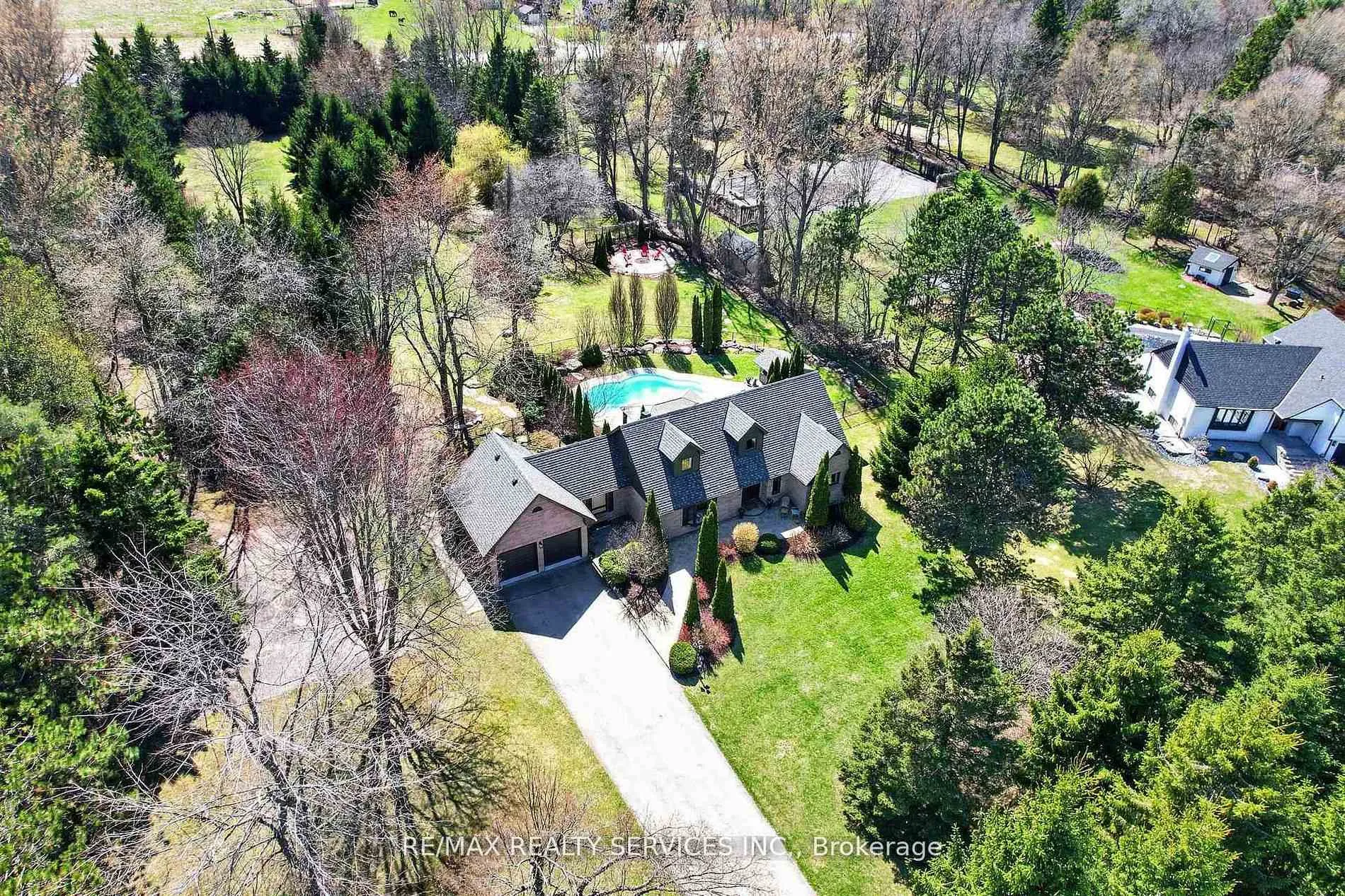Photo 1 of 12 Glenn Court, Caledon, Rural Caledon — HOMEH
