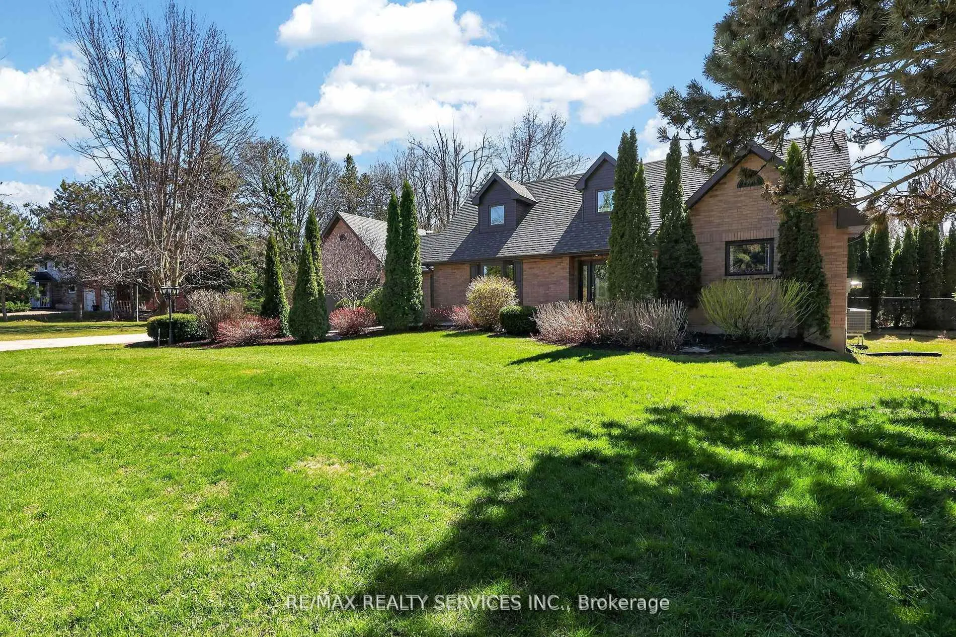 Photo 4 of 12 Glenn Court, Caledon, Rural Caledon — HOMEH