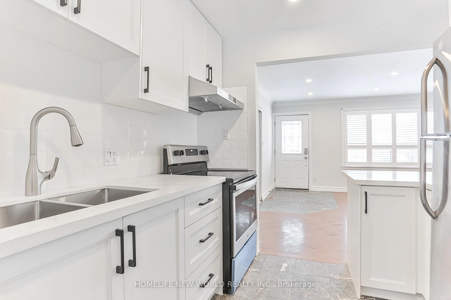 Photo 5 of 3 Erlesmere Avenue, Brampton, Brampton East — HOMEH
