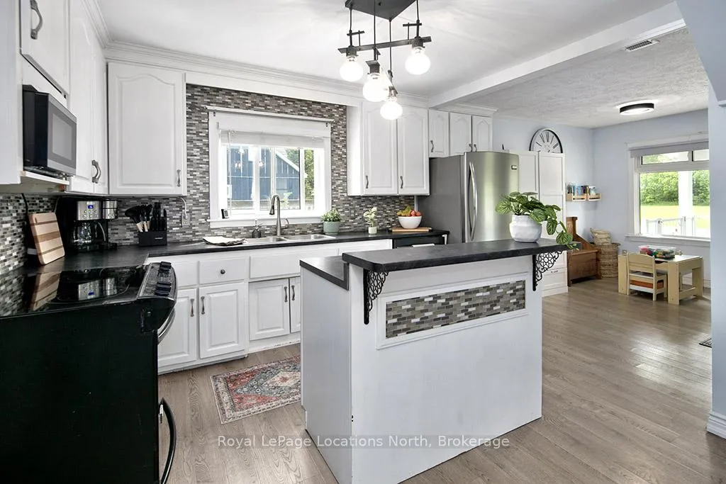 Photo 10 of 1867 5th Avenue E, Owen Sound — HOMEH
