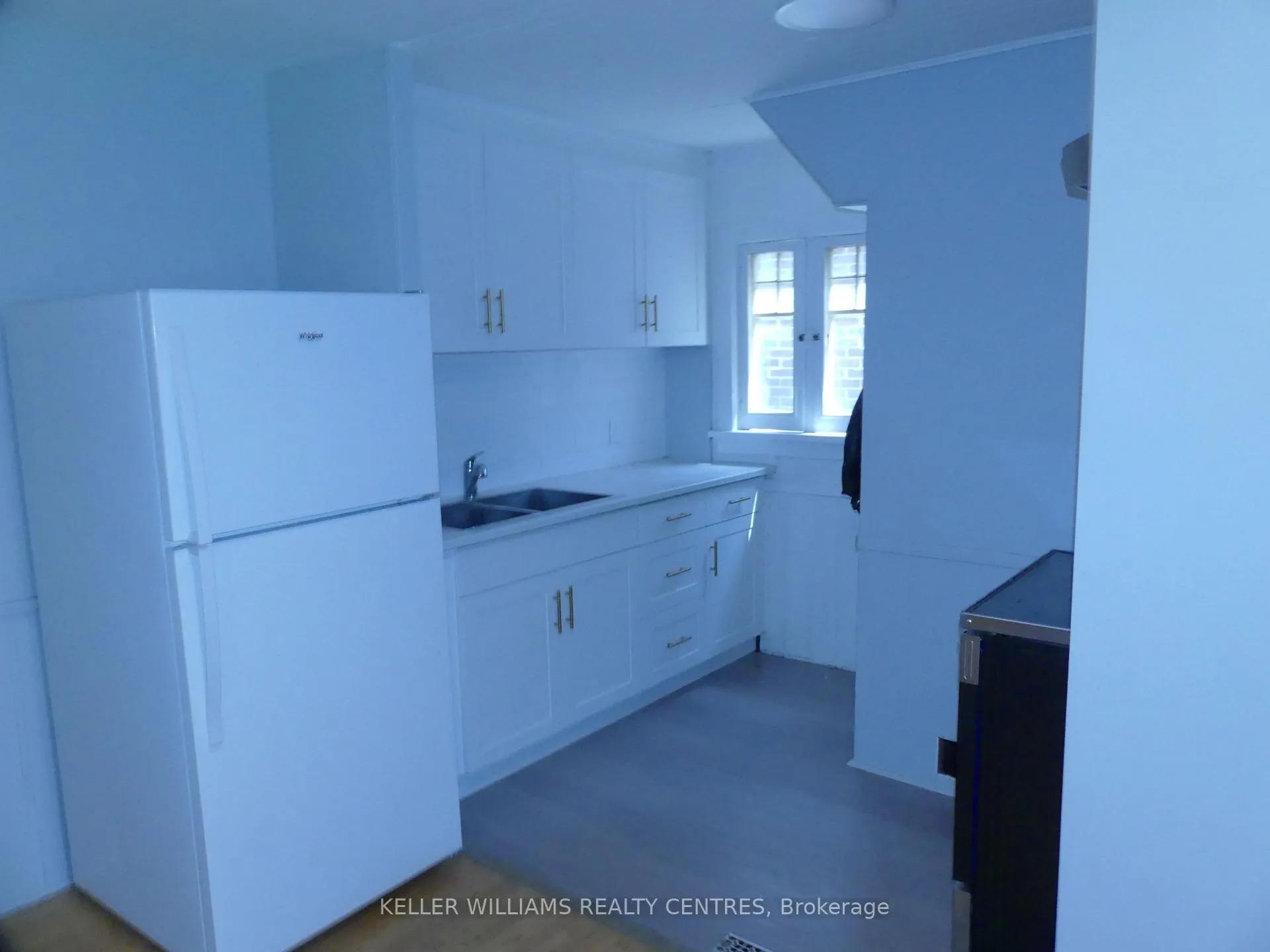 Photo 3 of Unit 3, 17 Wellington Street E, Aurora, Aurora Village — HOMEH