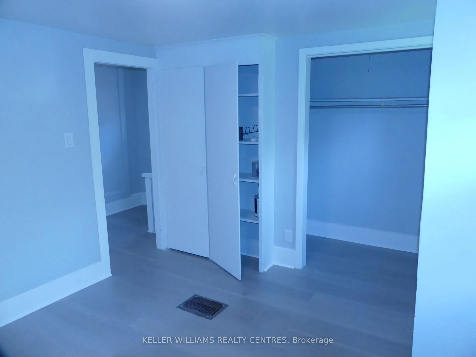 Photo 7 of Unit 3, 17 Wellington Street E, Aurora, Aurora Village — HOMEH