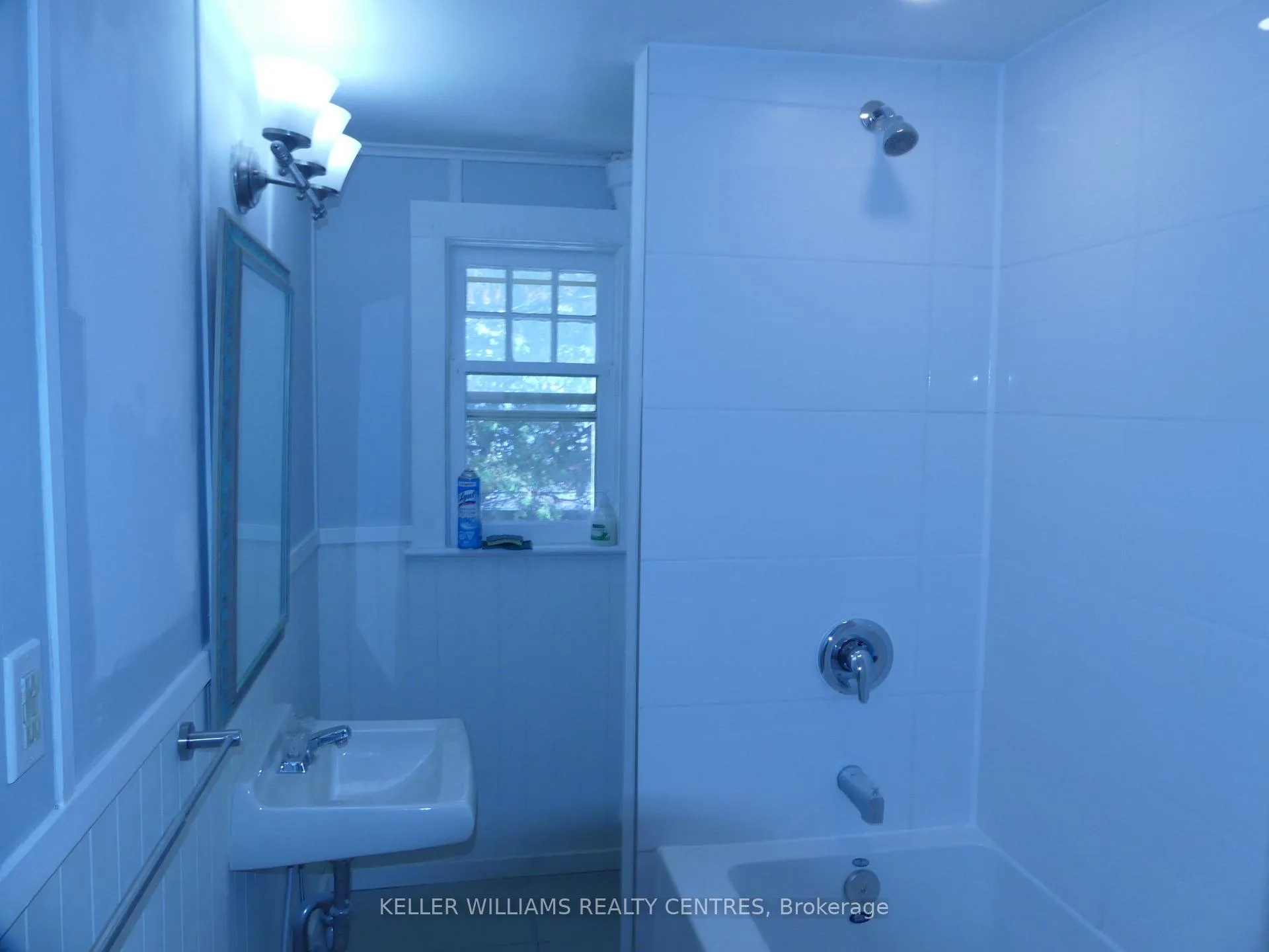 Photo 8 of Unit 3, 17 Wellington Street E, Aurora, Aurora Village — HOMEH