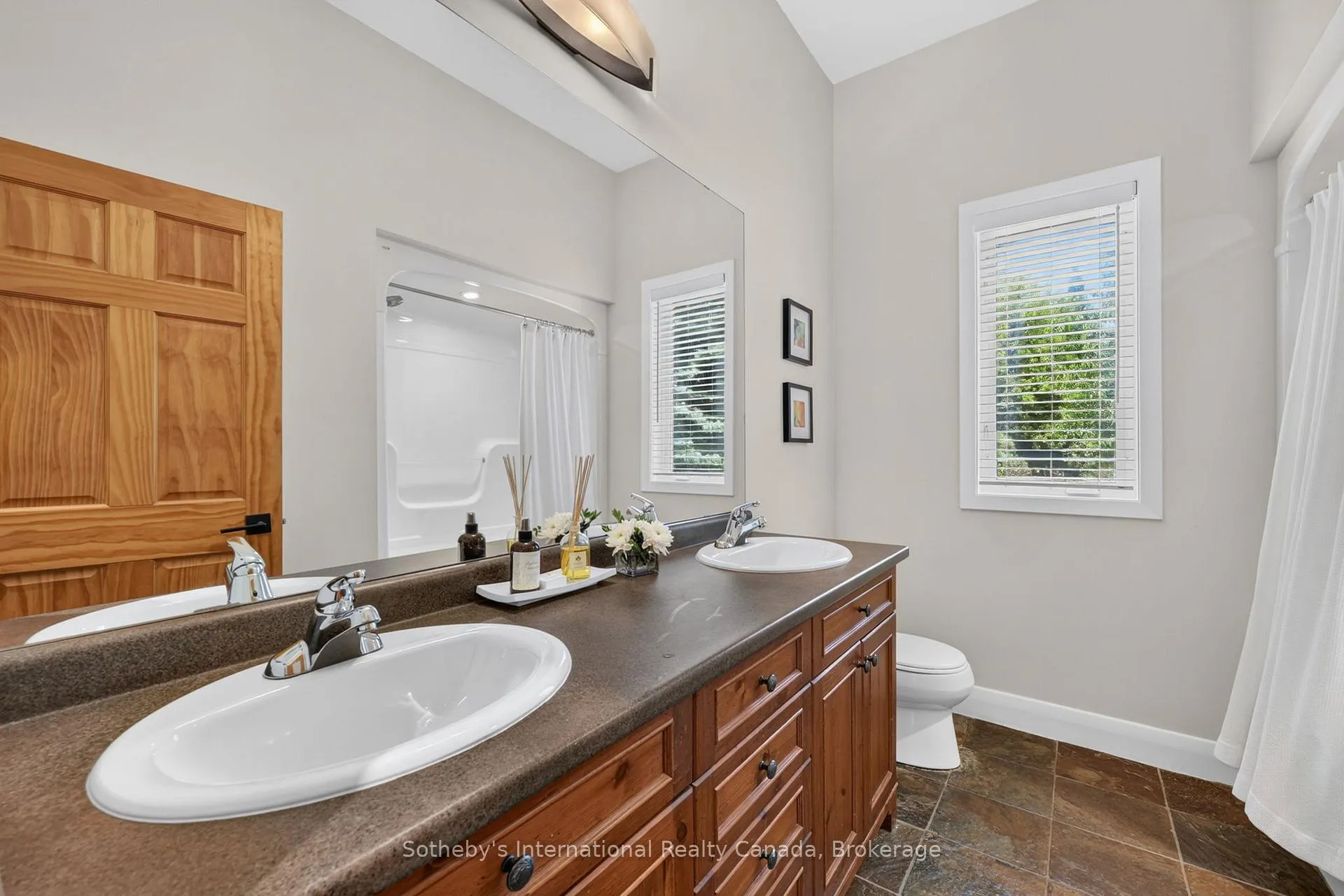 Photo 33 of 2 Evergreen Road, Collingwood — HOMEH