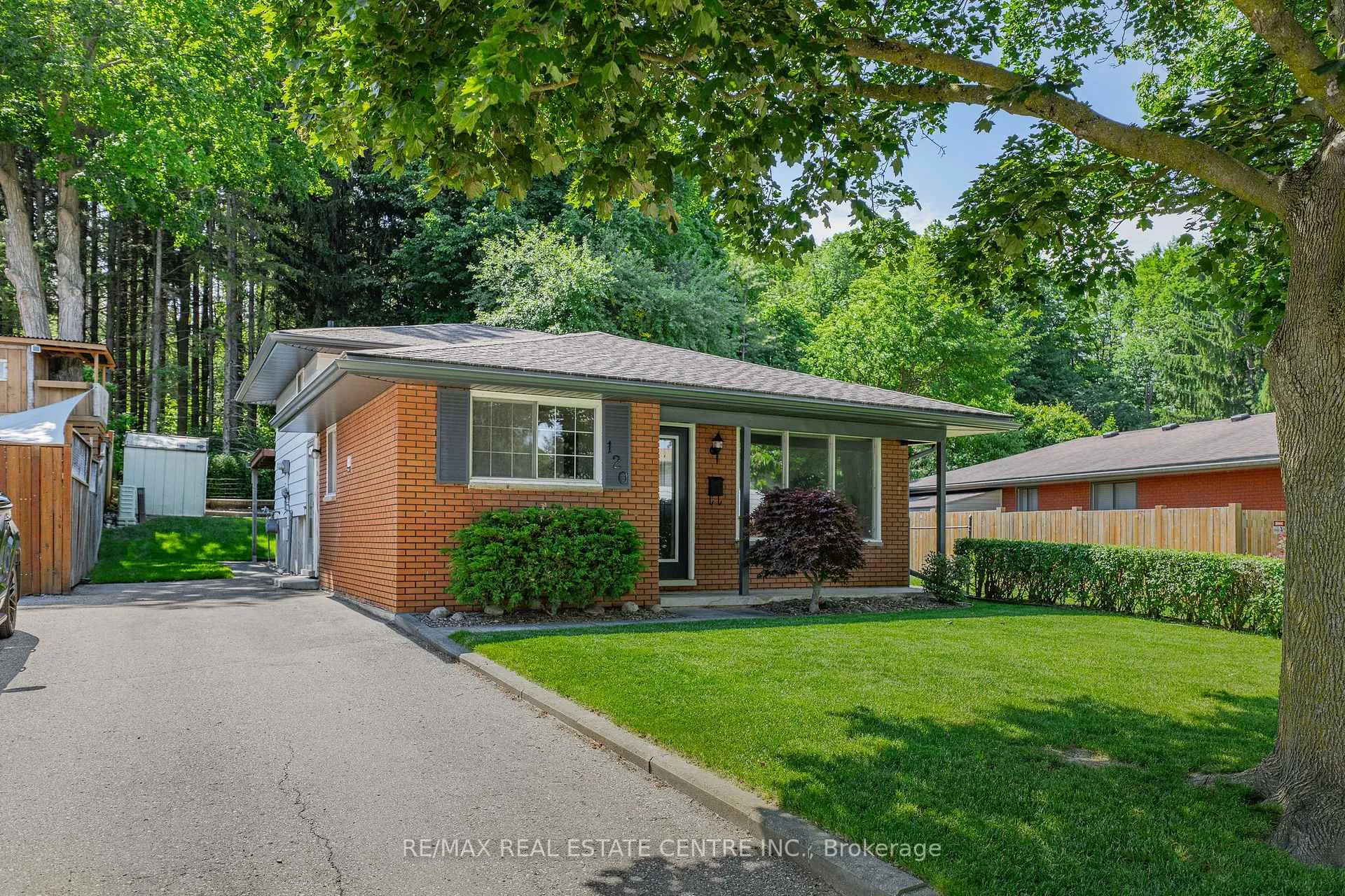Photo 2 of 120 Arrowhead Crescent, Kitchener, Pioneer Park — HOMEH