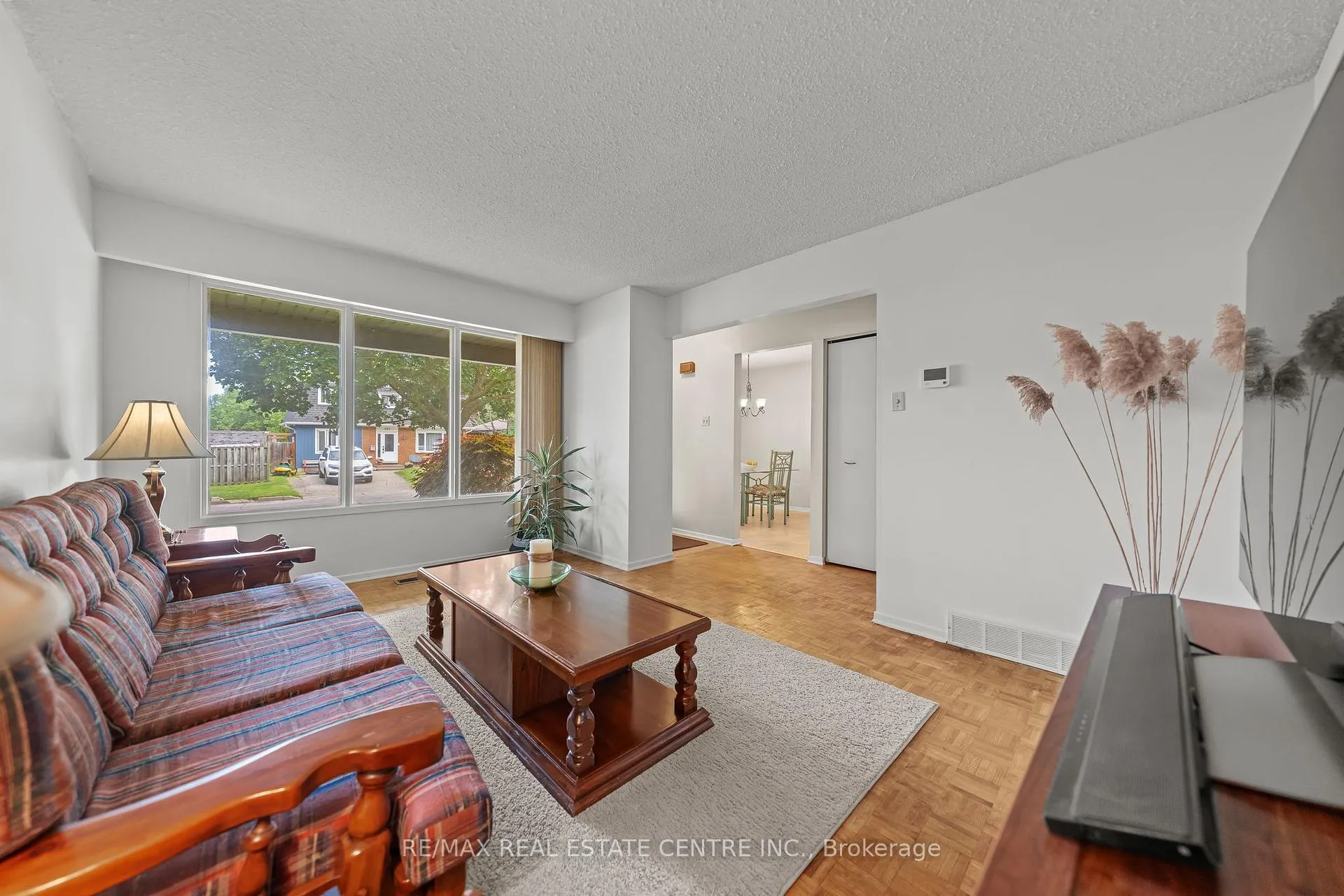 Photo 7 of 120 Arrowhead Crescent, Kitchener, Pioneer Park — HOMEH