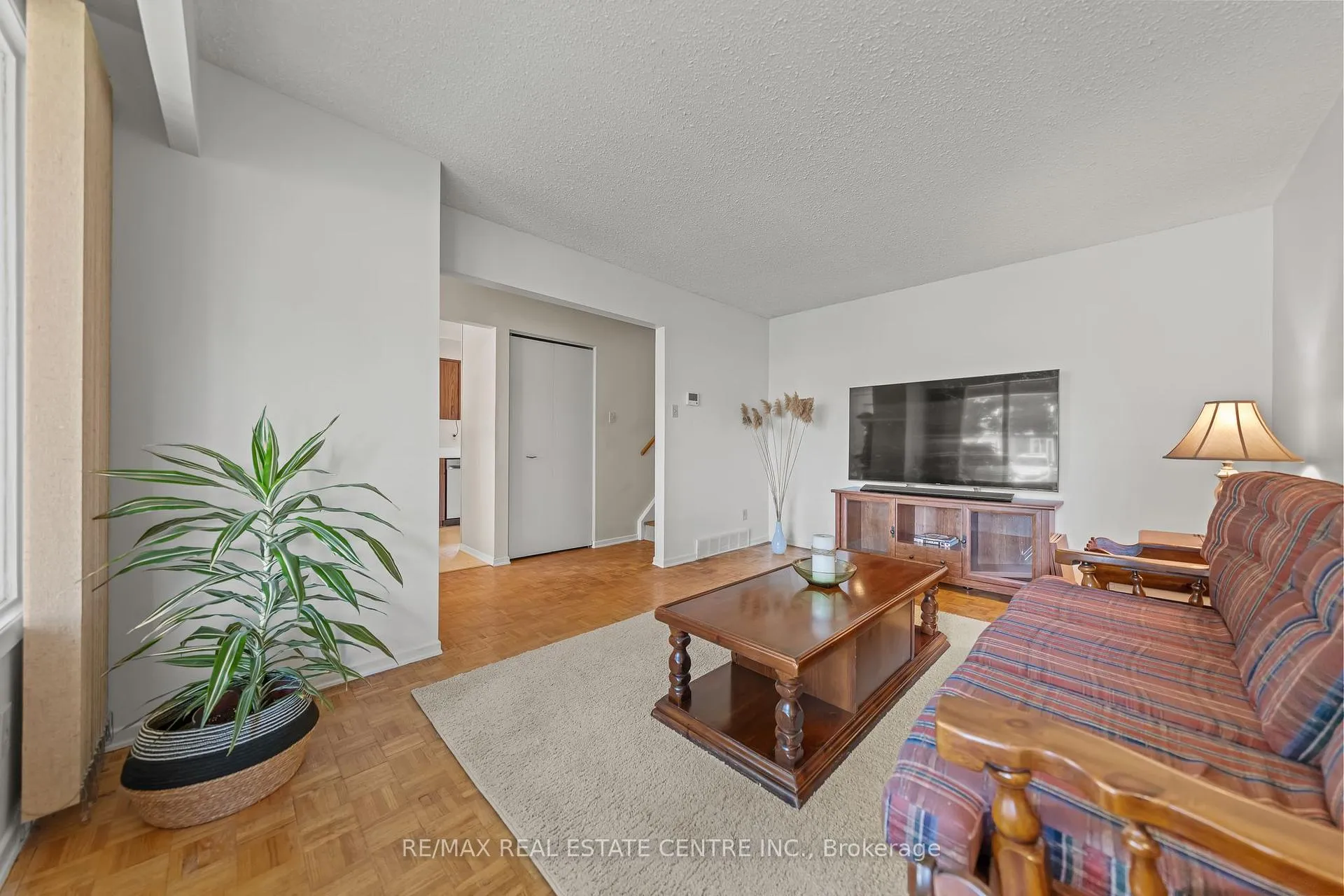 Photo 8 of 120 Arrowhead Crescent, Kitchener, Pioneer Park — HOMEH