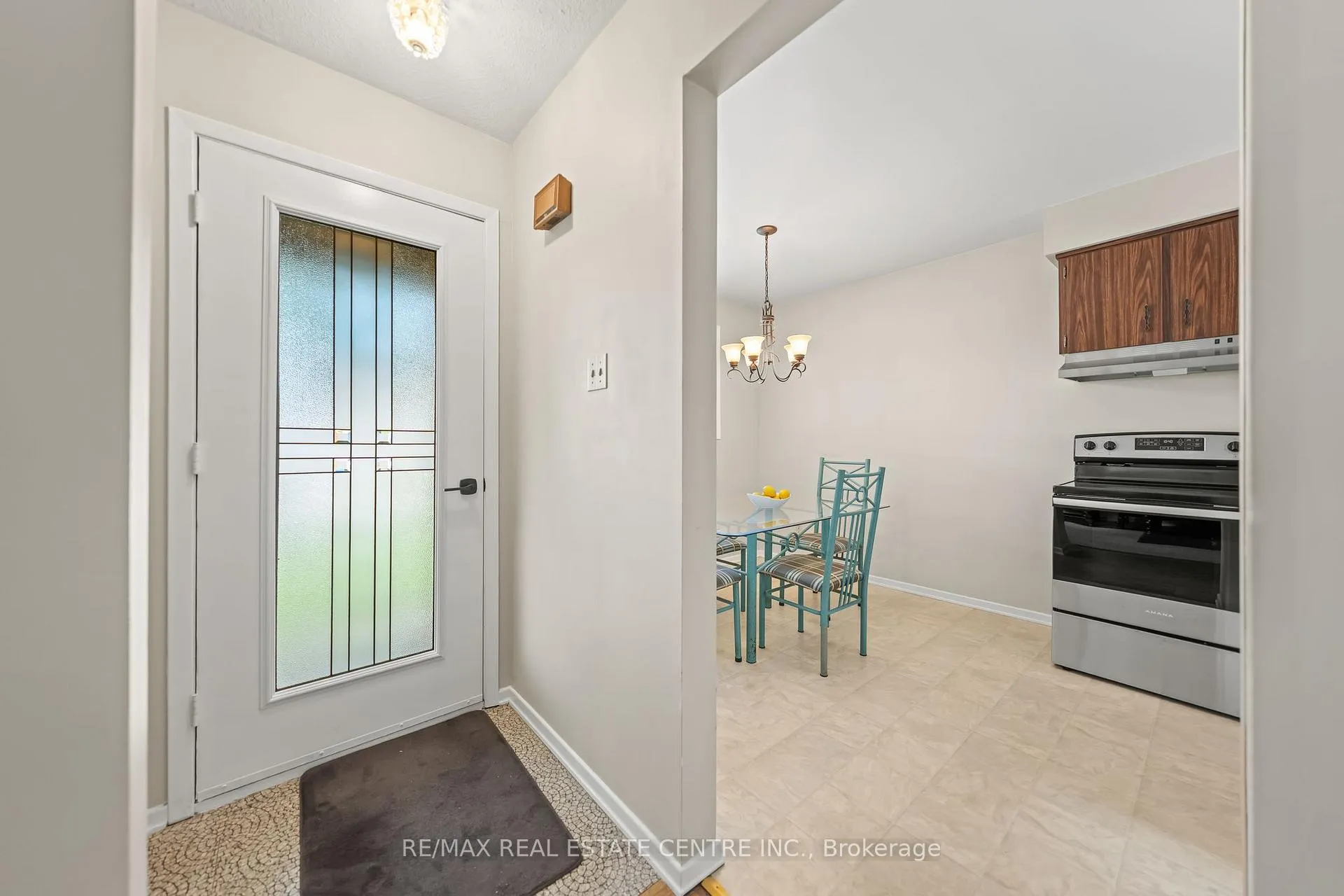 Photo 9 of 120 Arrowhead Crescent, Kitchener, Pioneer Park — HOMEH