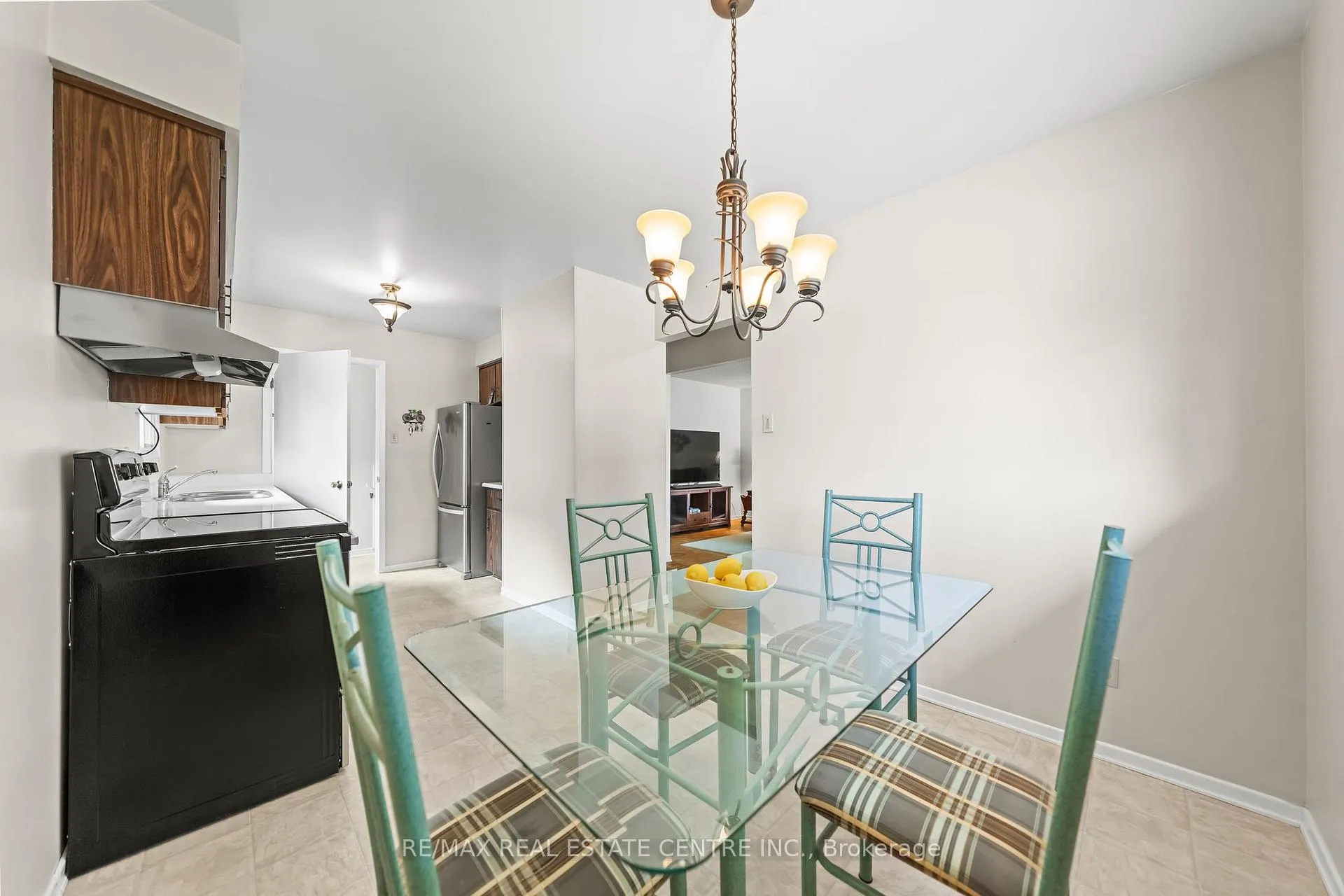Photo 11 of 120 Arrowhead Crescent, Kitchener, Pioneer Park — HOMEH