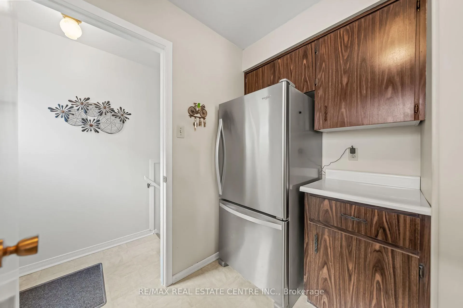 Photo 15 of 120 Arrowhead Crescent, Kitchener, Pioneer Park — HOMEH