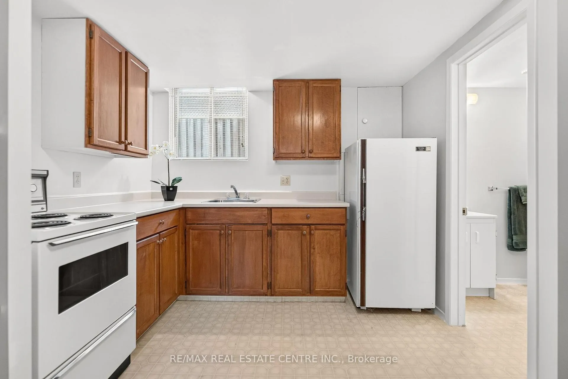 Photo 29 of 120 Arrowhead Crescent, Kitchener, Pioneer Park — HOMEH