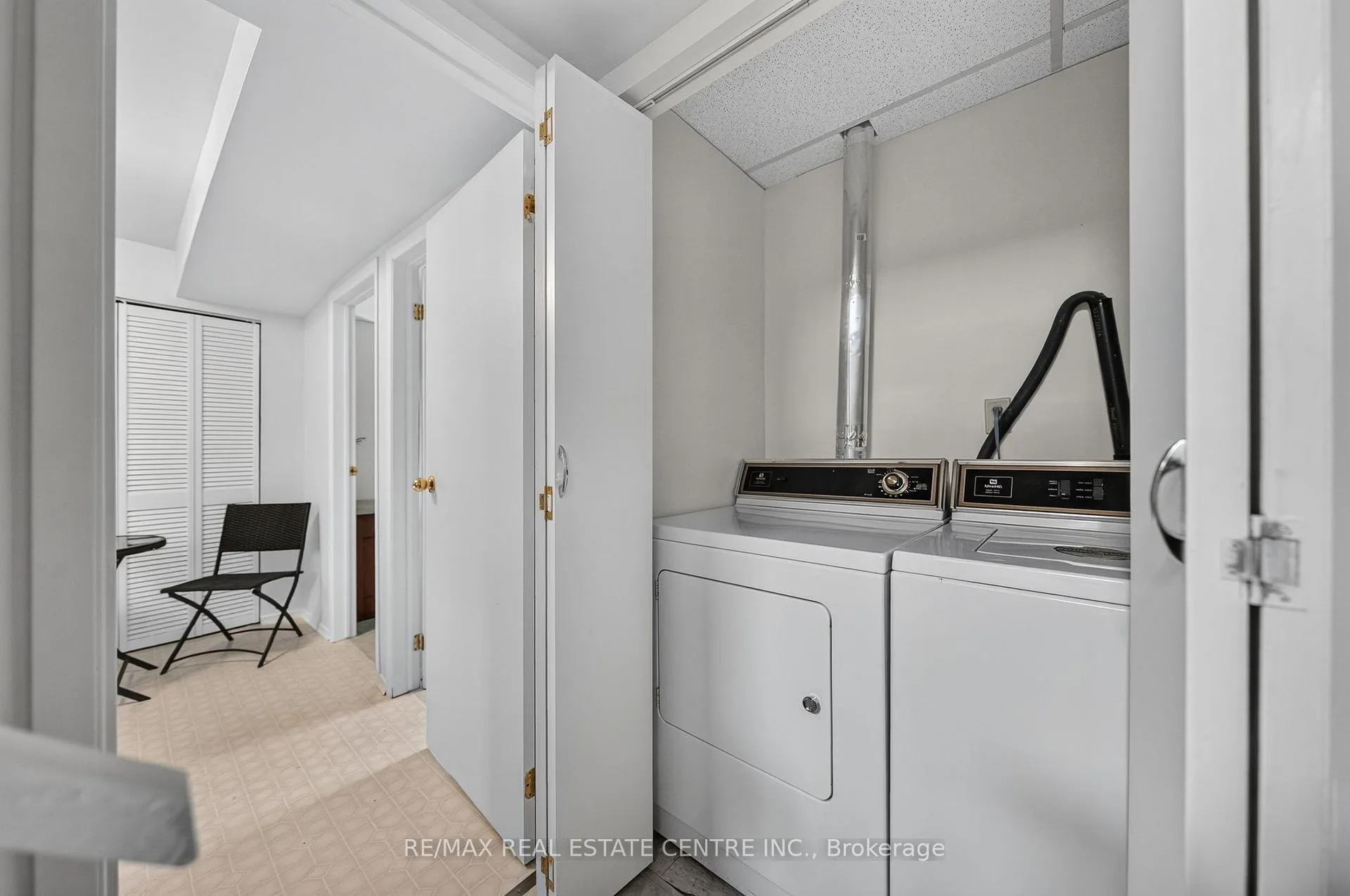 Photo 37 of 120 Arrowhead Crescent, Kitchener, Pioneer Park — HOMEH