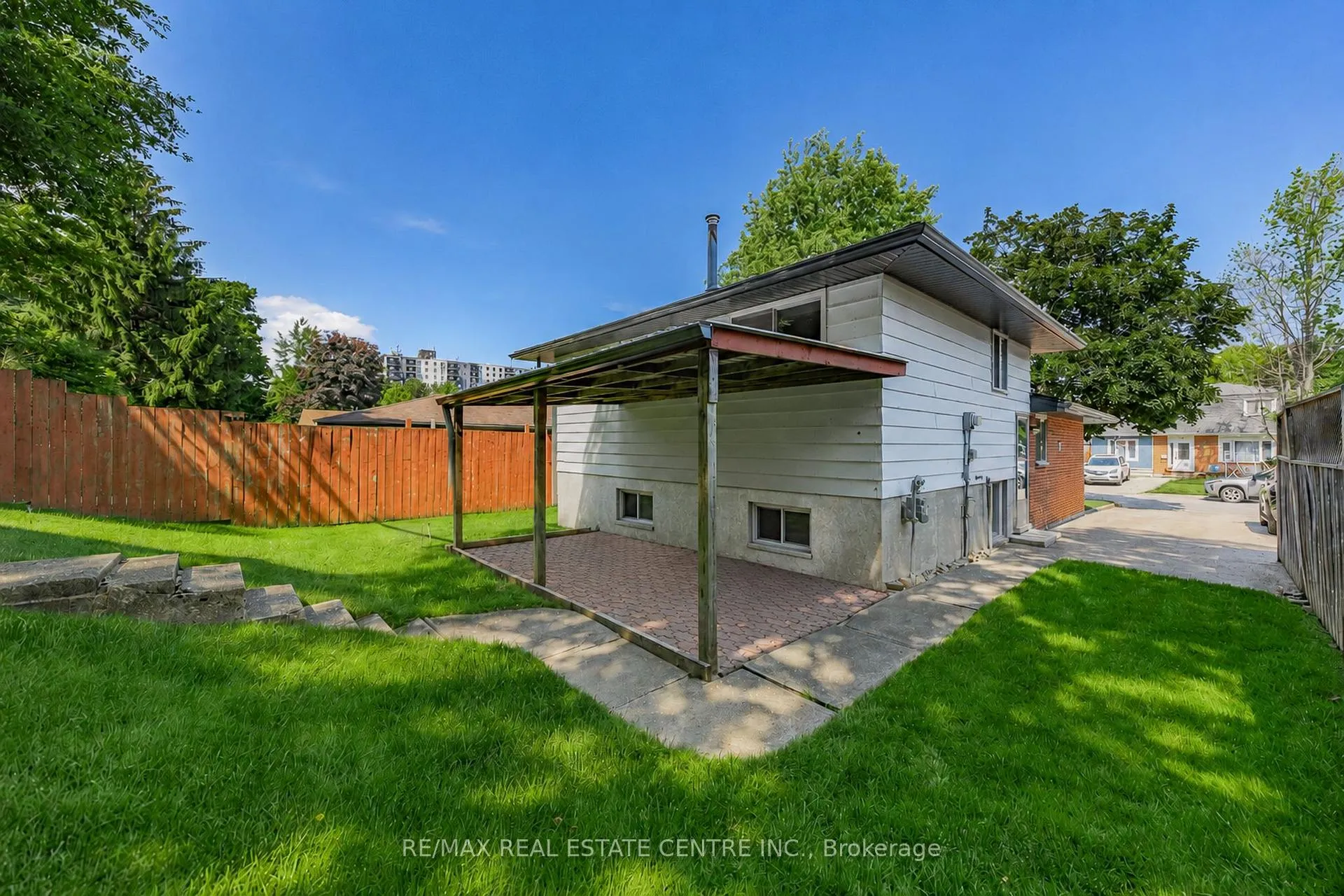 Photo 40 of 120 Arrowhead Crescent, Kitchener, Pioneer Park — HOMEH