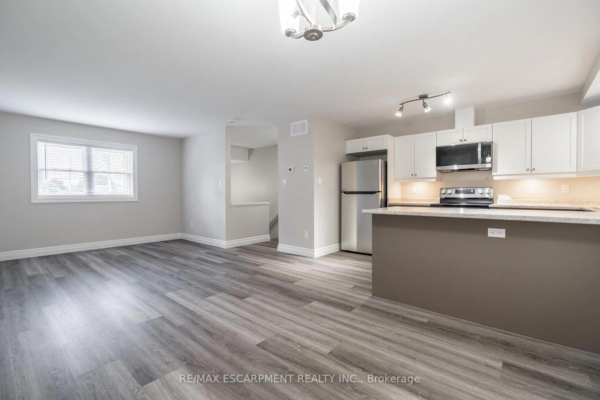 Photo 1 of Unit 2, 38 Viewpoint Avenue, Hamilton, Eastmount — HOMEH